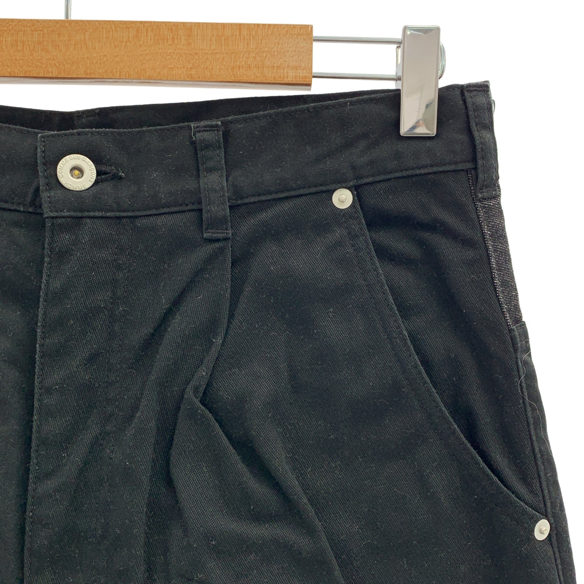 COMME des GARÇONS HOMME | 2023 秋冬系列 | 拼接錐形褲 | XS 碼 | 黑/紅 | 男士