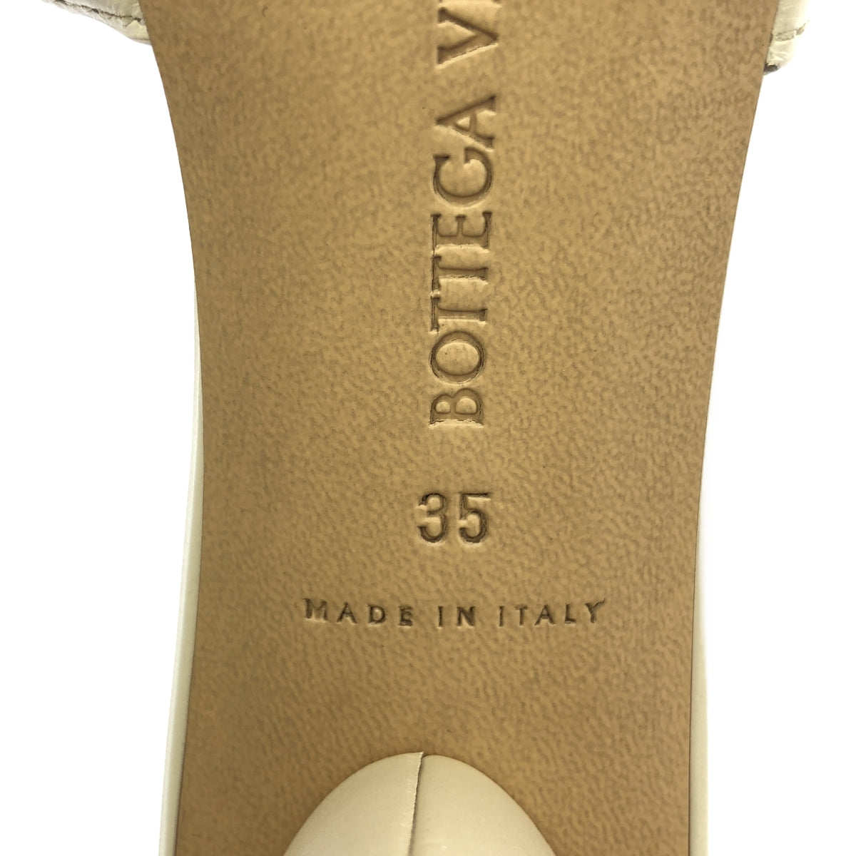 【新品】  BOTTEGA VENETA / ボッテガヴェネタ | The Band Slip-On Sandal レザー ミュール サンダル | 35 | ベージュ | レディース