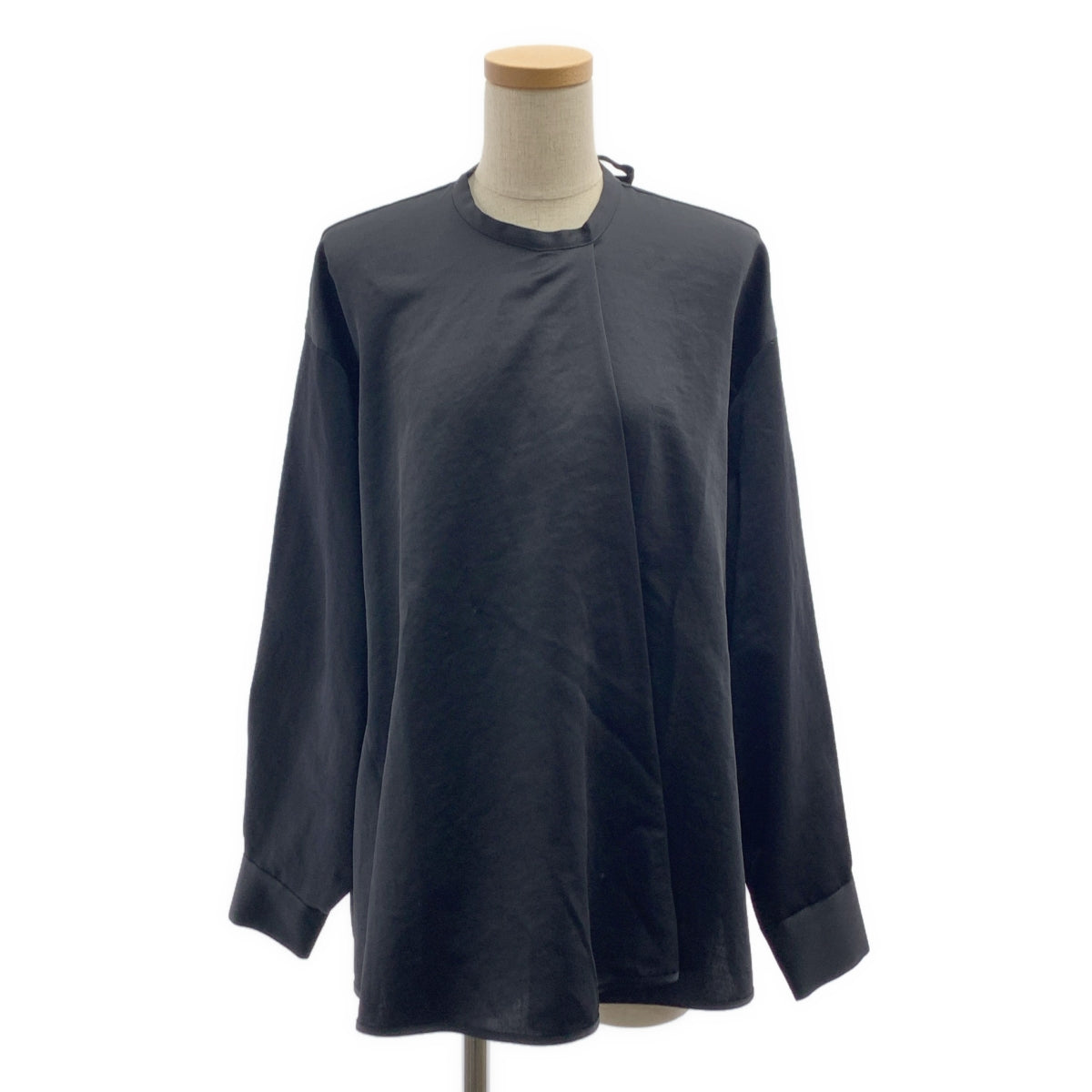 [狀況良好] LOHEN | 2023 秋冬亮緞前褶襯衫 | F碼 | 黑色 | 女款