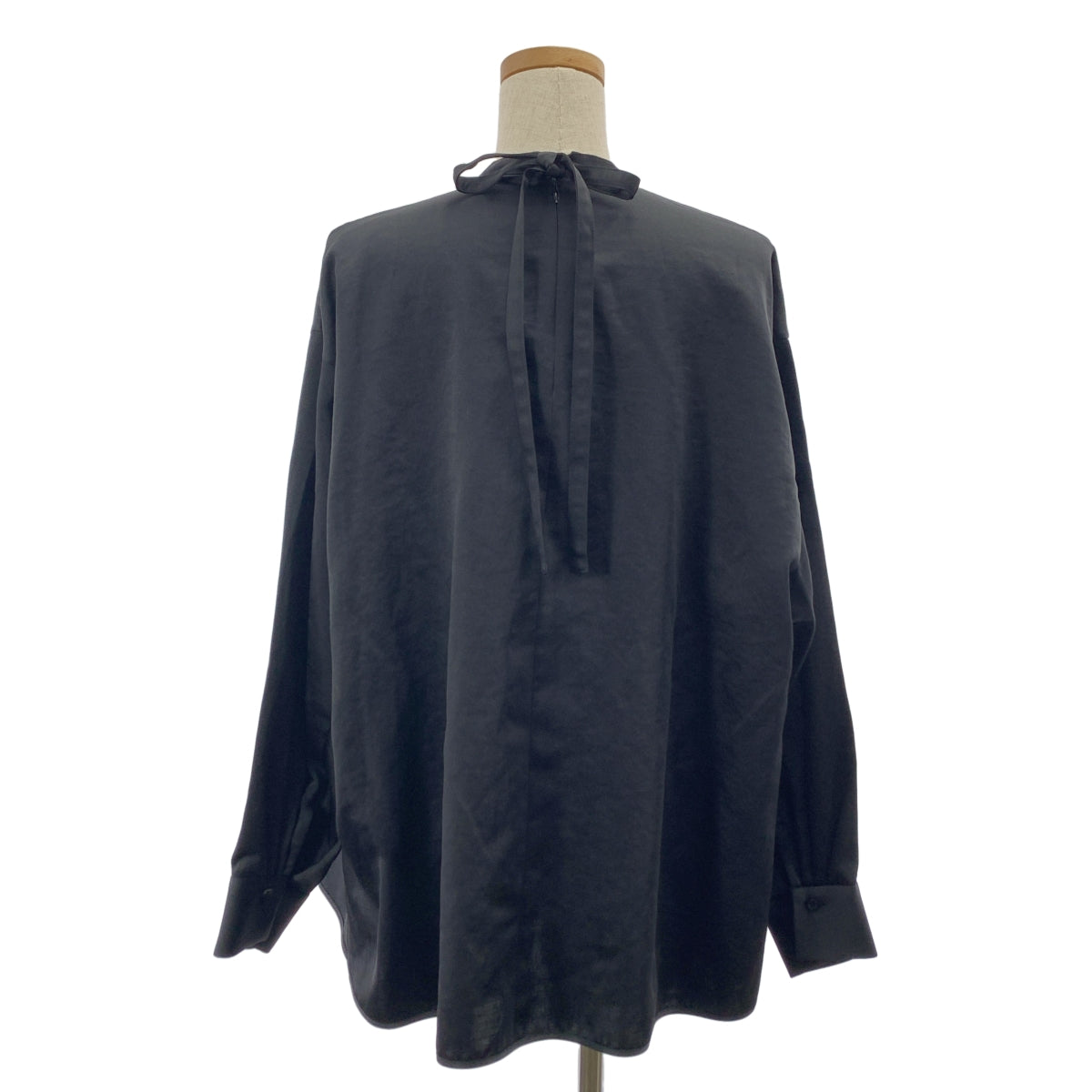 [狀況良好] LOHEN | 2023 秋冬亮緞前褶襯衫 | F碼 | 黑色 | 女款