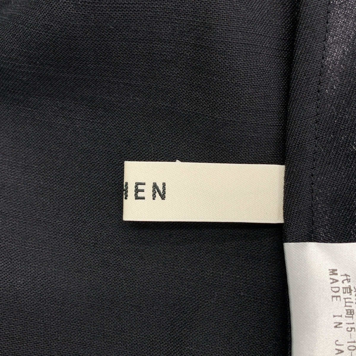 [狀況良好] LOHEN | 2023 秋冬亮緞前褶襯衫 | F碼 | 黑色 | 女款