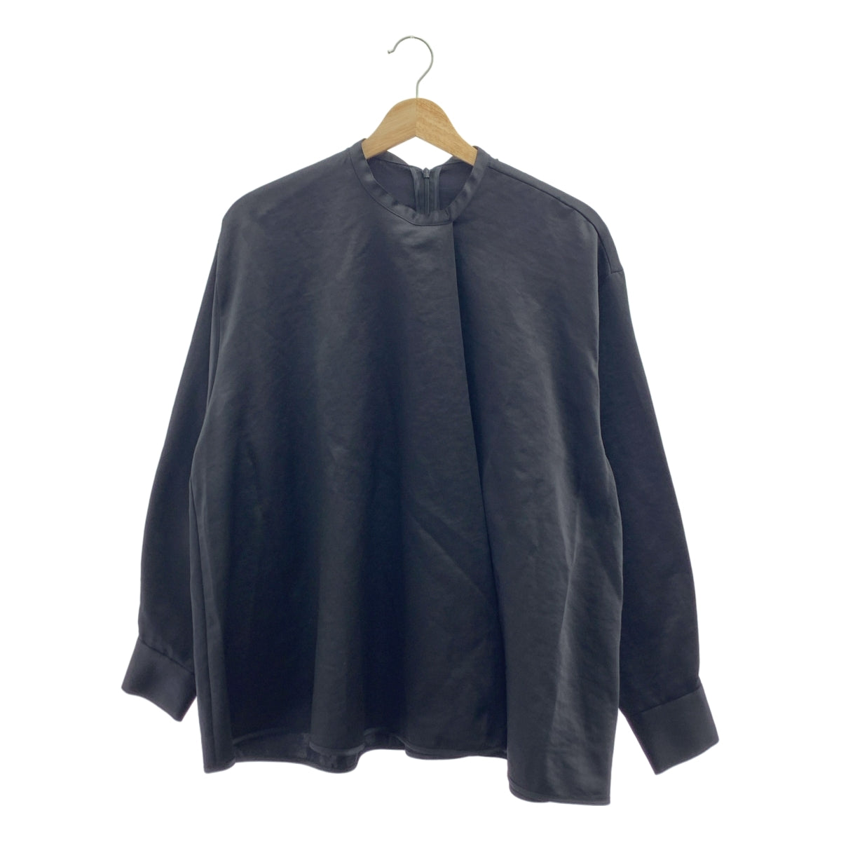 [狀況良好] LOHEN | 2023 秋冬亮緞前褶襯衫 | F碼 | 黑色 | 女款