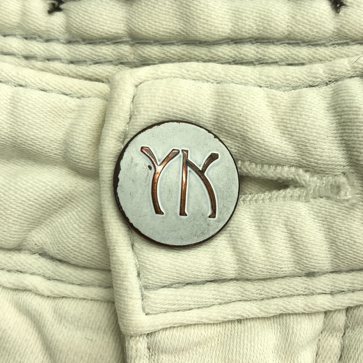 YANUK / 야누크 | 로고 가죽 패치 화이트 데님 팬츠 | 26 | 여성