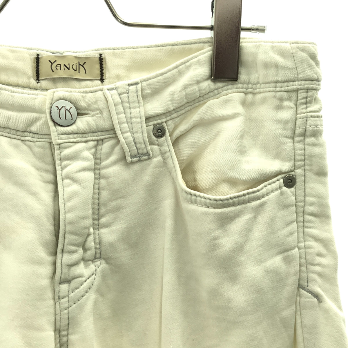 YANUK / 야누크 | 로고 가죽 패치 화이트 데님 팬츠 | 26 | 여성