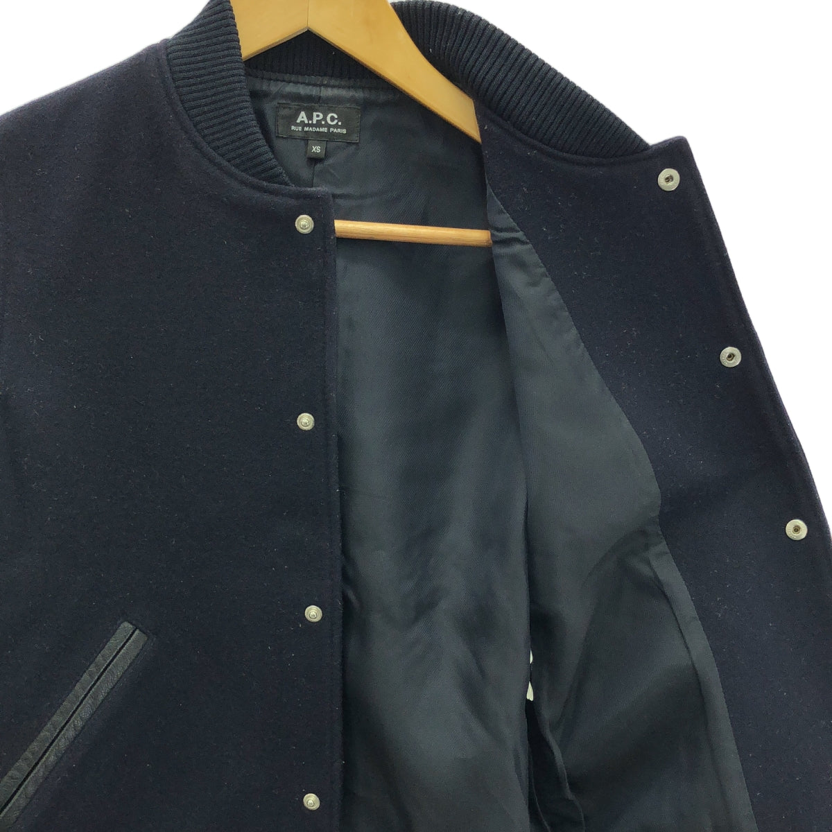 A.P.C. / アーペーセー | 袖レザー スタジャン ブルゾン | XS | ネイビー/ブラック | レディース