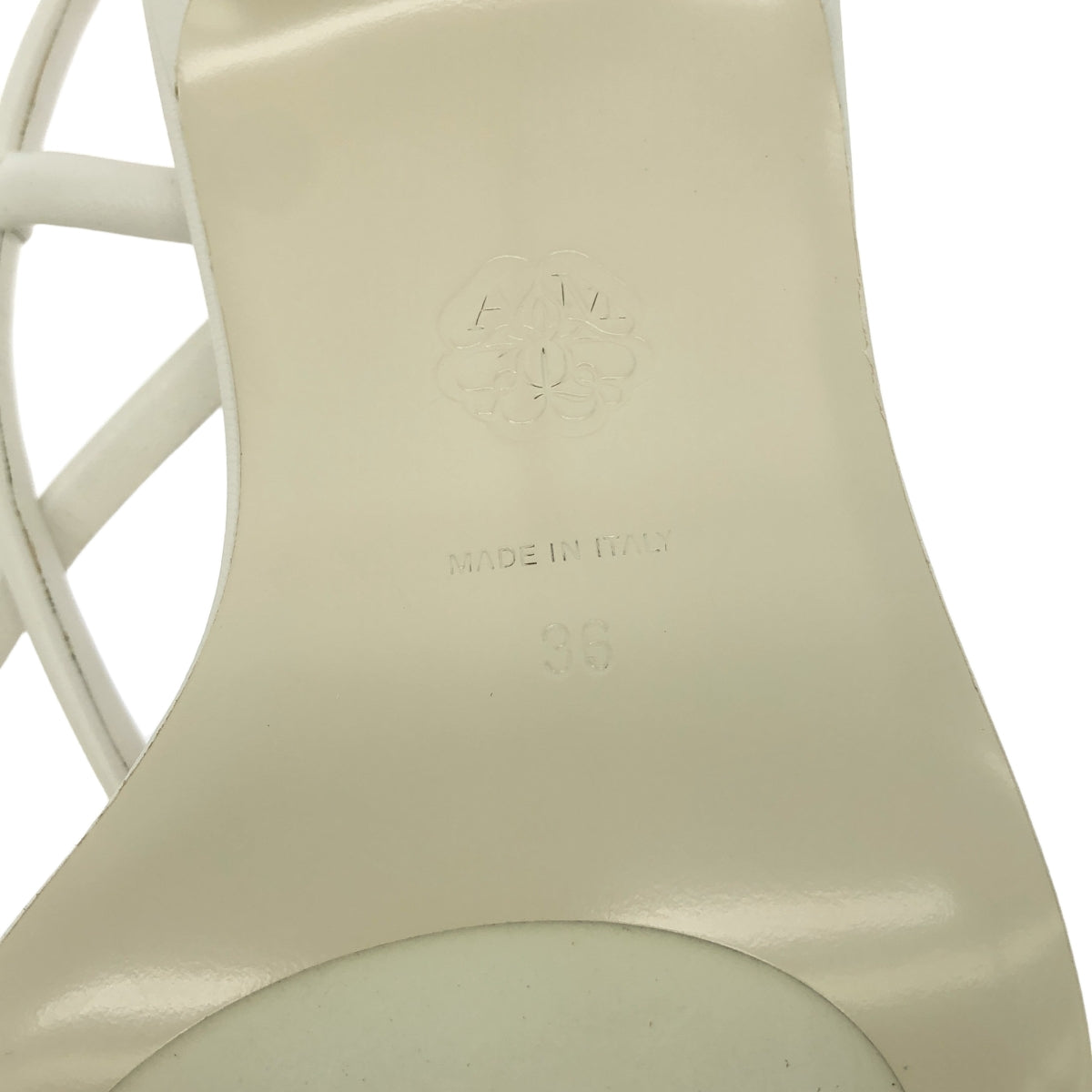 【美品】  ALEXANDER MCQUEEN / アレキサンダーマックイーン | アンクルストラップ キトゥンヒール サンダル | 36 | ホワイト | レディース