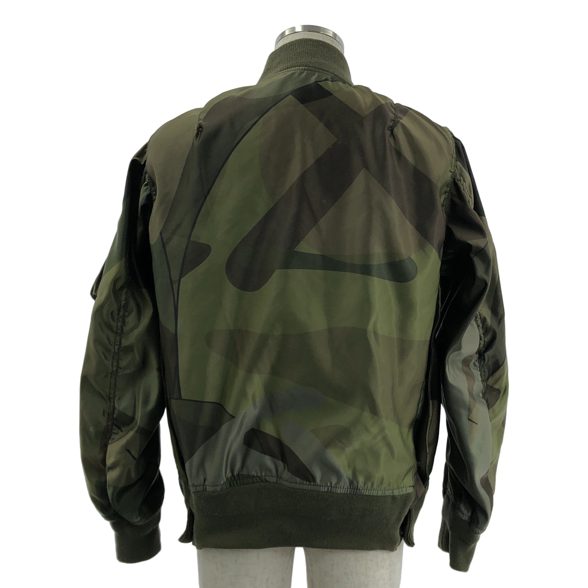sacai / 사카이 | 2021AW | × KAWS / 카우즈 MA-1 Blouson / 총 무늬 군사 비행 재킷 폭격기 블루존 | 1 | 카키 | 남성