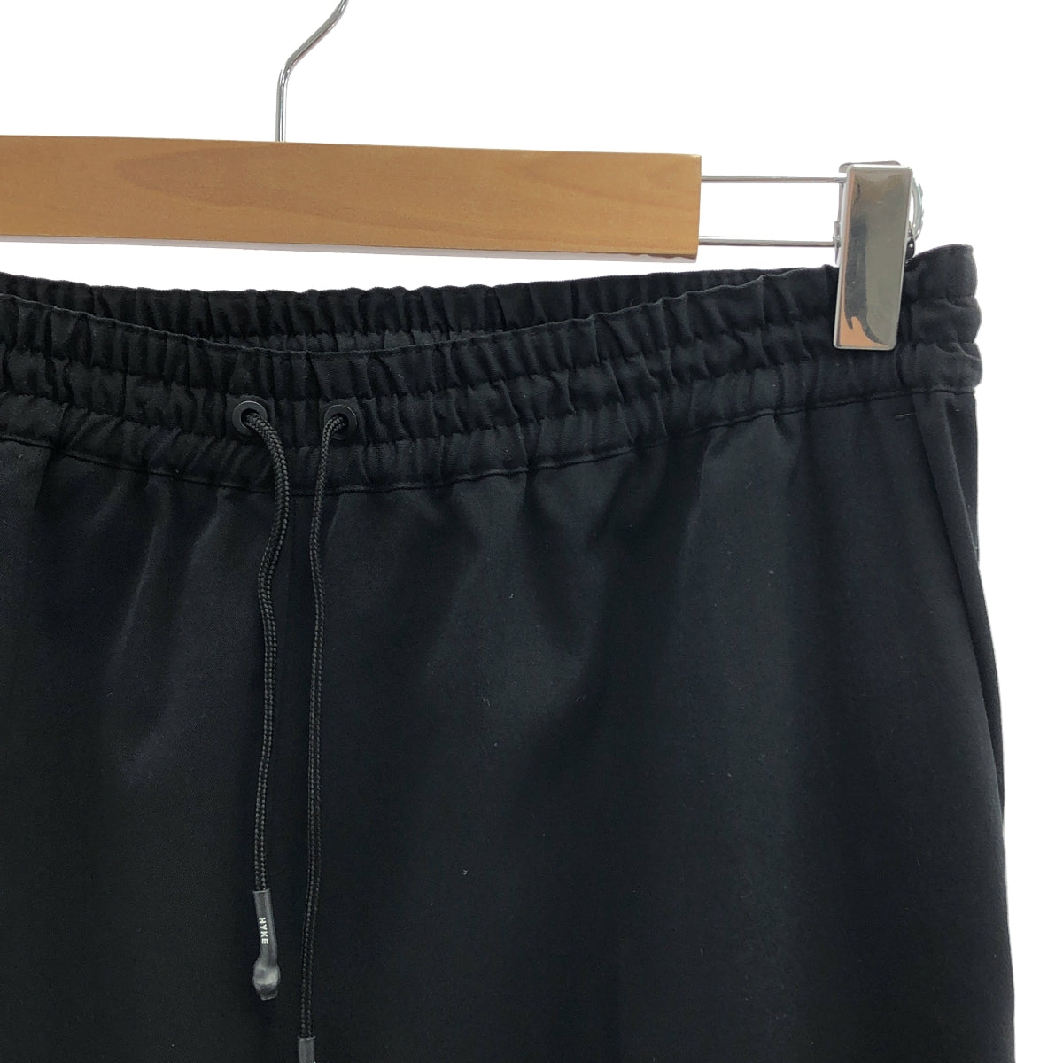 【미품】 HYKE / 하이크 | 2024SS | TASLAN WIDE LEG PANTS 타스란 와이드 레그 팬츠 유니섹스 | L | 블랙 | 남성