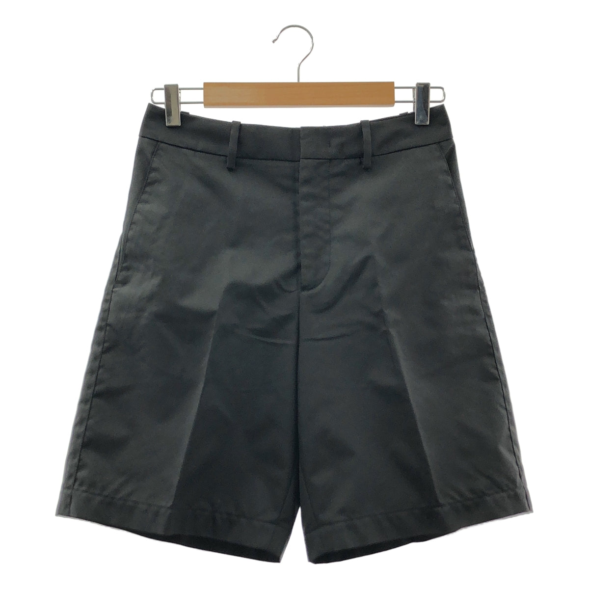 [狀況極佳] VALENTINO 尼龍百慕達短褲 | 尺寸 46 | 黑色 | 男款