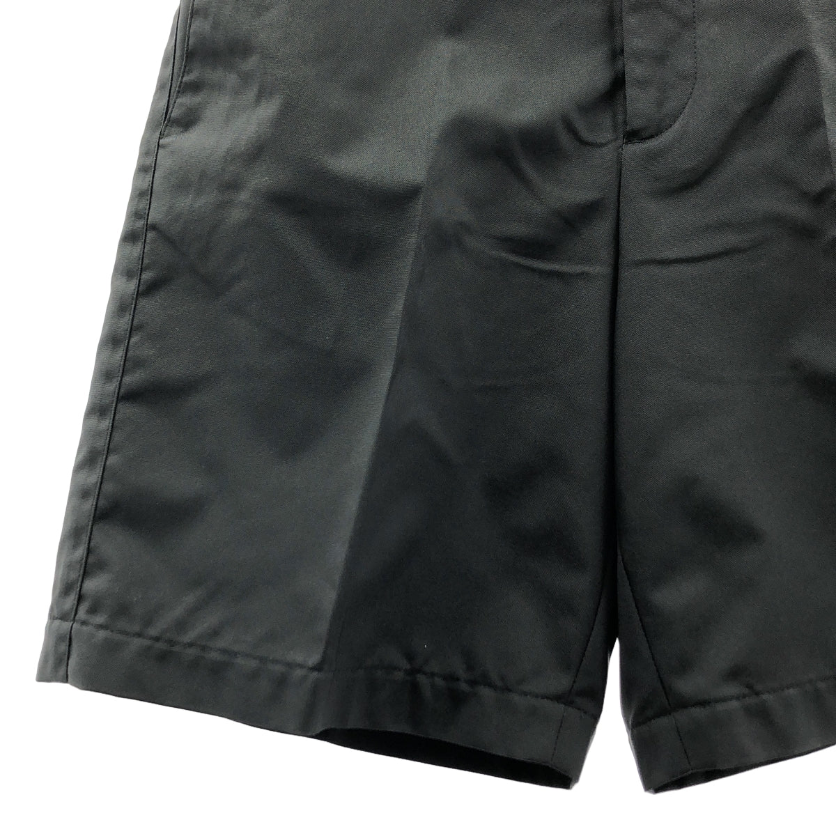 [狀況極佳] VALENTINO 尼龍百慕達短褲 | 尺寸 46 | 黑色 | 男款