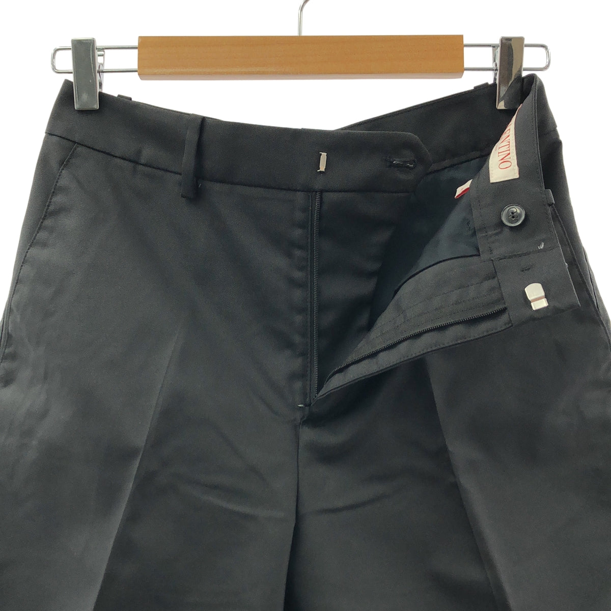 [狀況極佳] VALENTINO 尼龍百慕達短褲 | 尺寸 46 | 黑色 | 男款