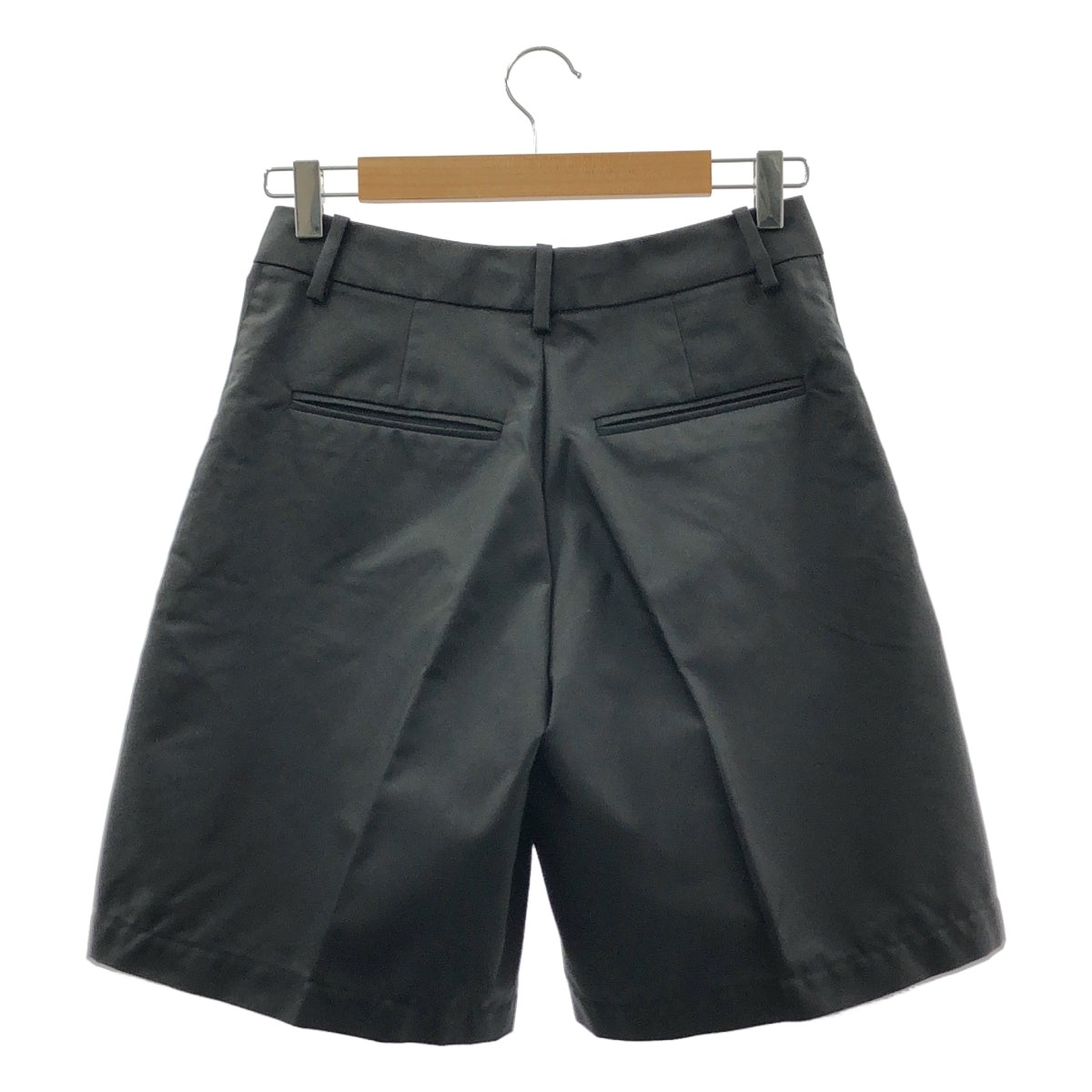 [狀況極佳] VALENTINO 尼龍百慕達短褲 | 尺寸 46 | 黑色 | 男款