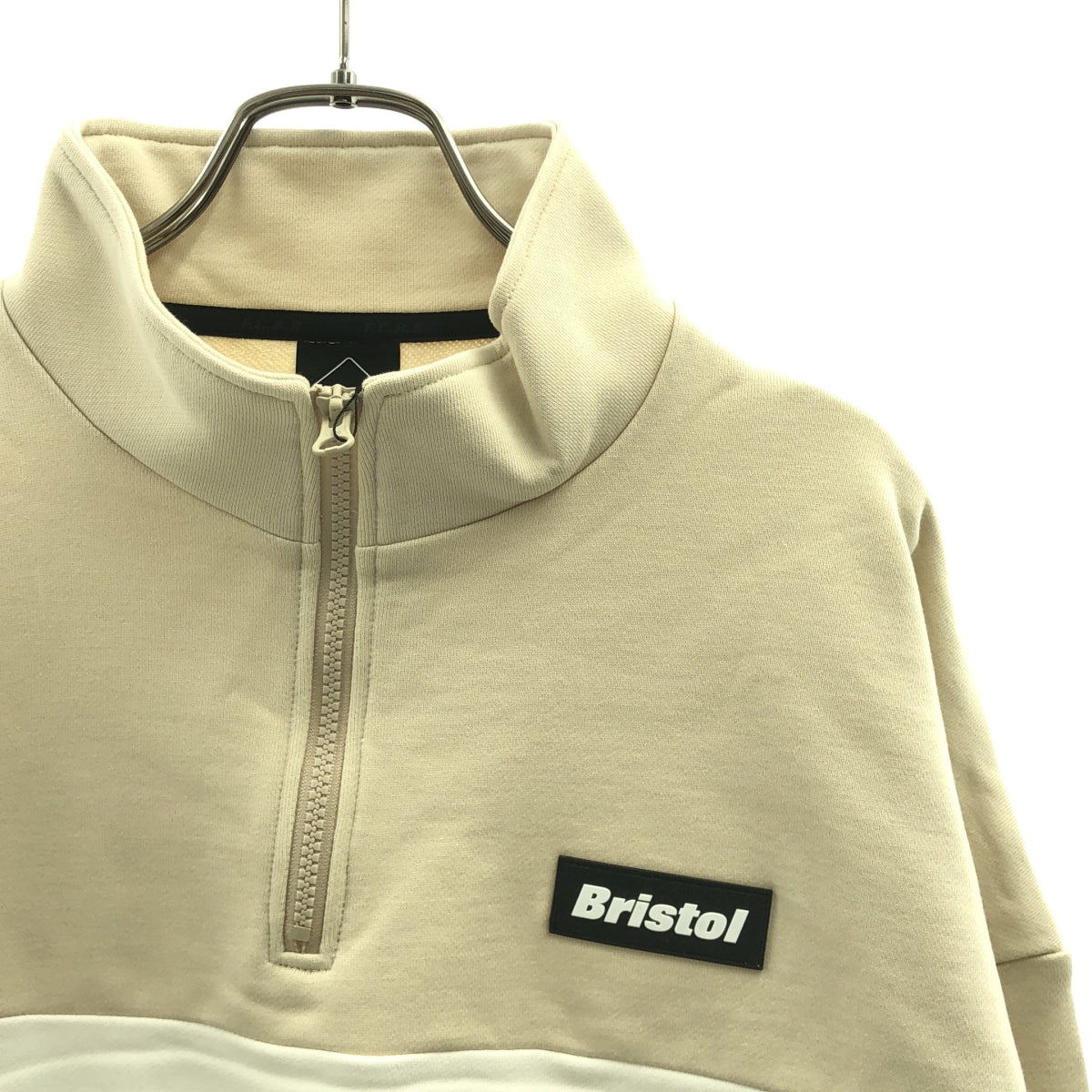 【美品】  F.C.R.B / エフシーアールビー | 2024SS | HALF ZIP STAND COLLAR SWEAT ハーフジップ ロゴ スタンドカラー スウェット | XL | ベージュ/ホワイト | メンズ