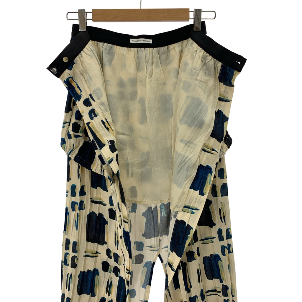 宇津宮茜 | 印花襯衫與疊層裙 |