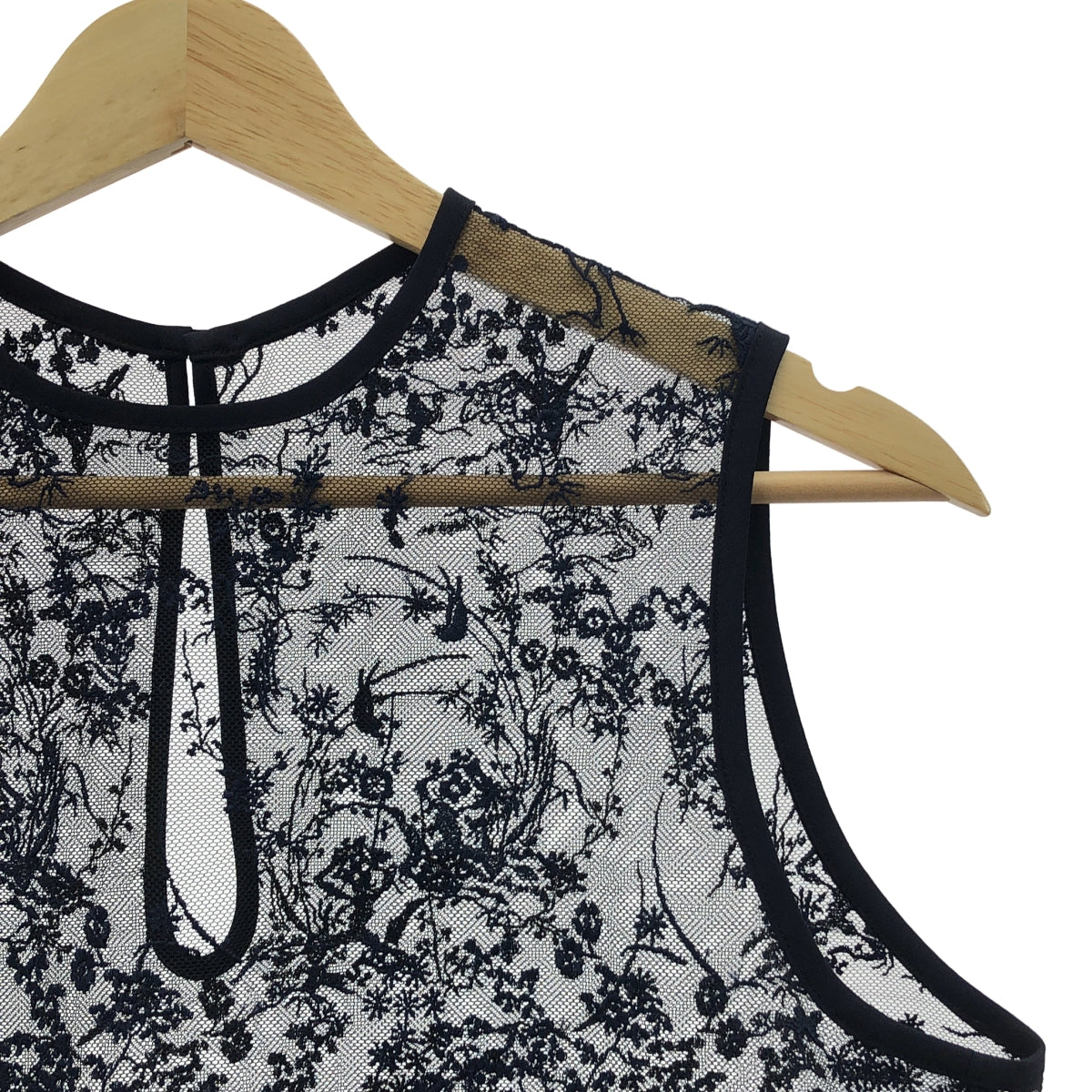 [狀況極佳] Mame Kurogouchi | 2024 秋冬 | 花卉蕾絲無袖上衣 | 2 碼 | 黑色/海軍藍 | 女款
