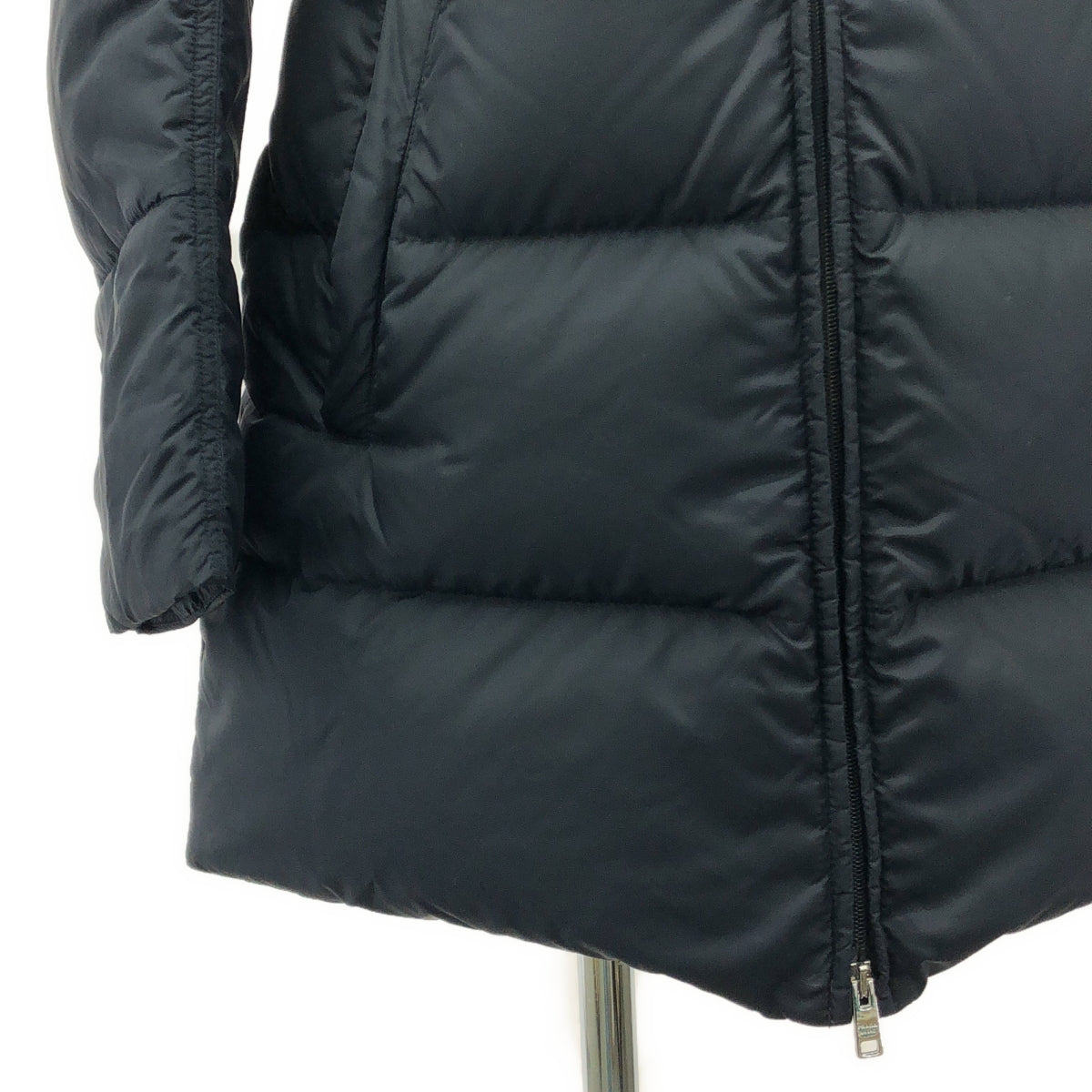 【美品】  PRADA / プラダ | 2021 | トライアングルロゴ ナイロン ダウンコート | 40 | ネイビー | レディース