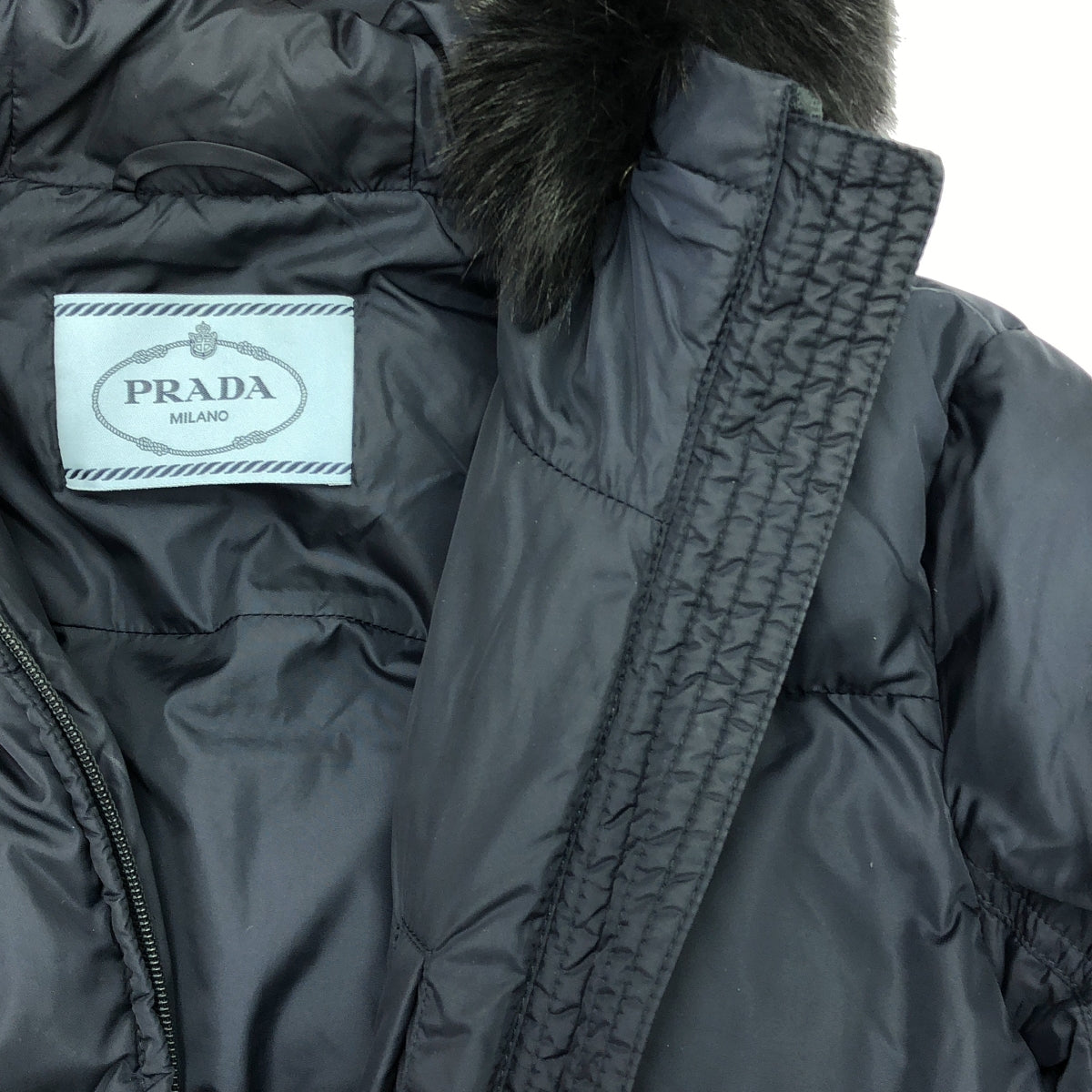 [狀況良好] PRADA | 2021 | 三角形標誌尼龍羽絨外套 | 40碼 | 海軍藍 | 女款