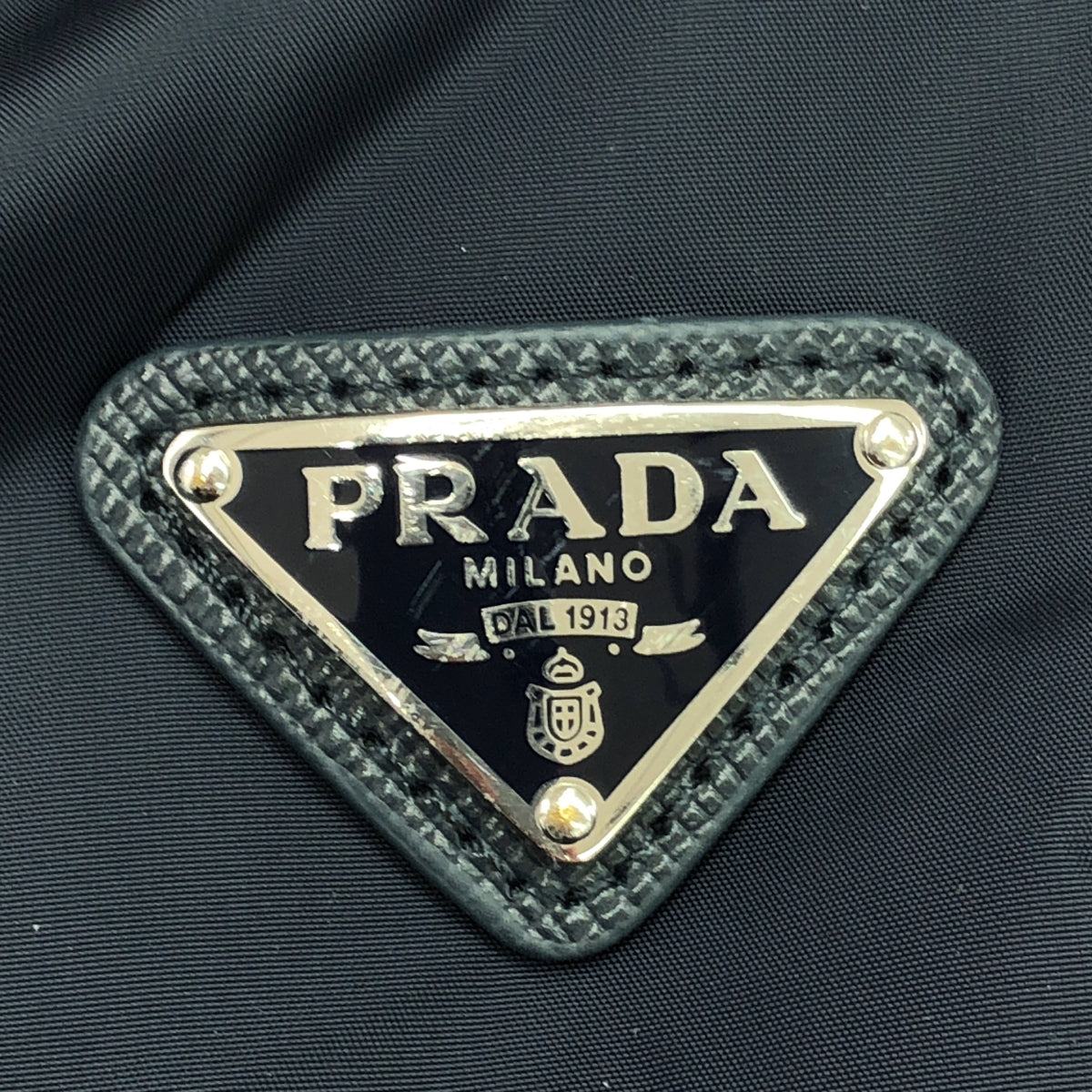 [狀況良好] PRADA | 2021 | 三角形標誌尼龍羽絨外套 | 40碼 | 海軍藍 | 女款