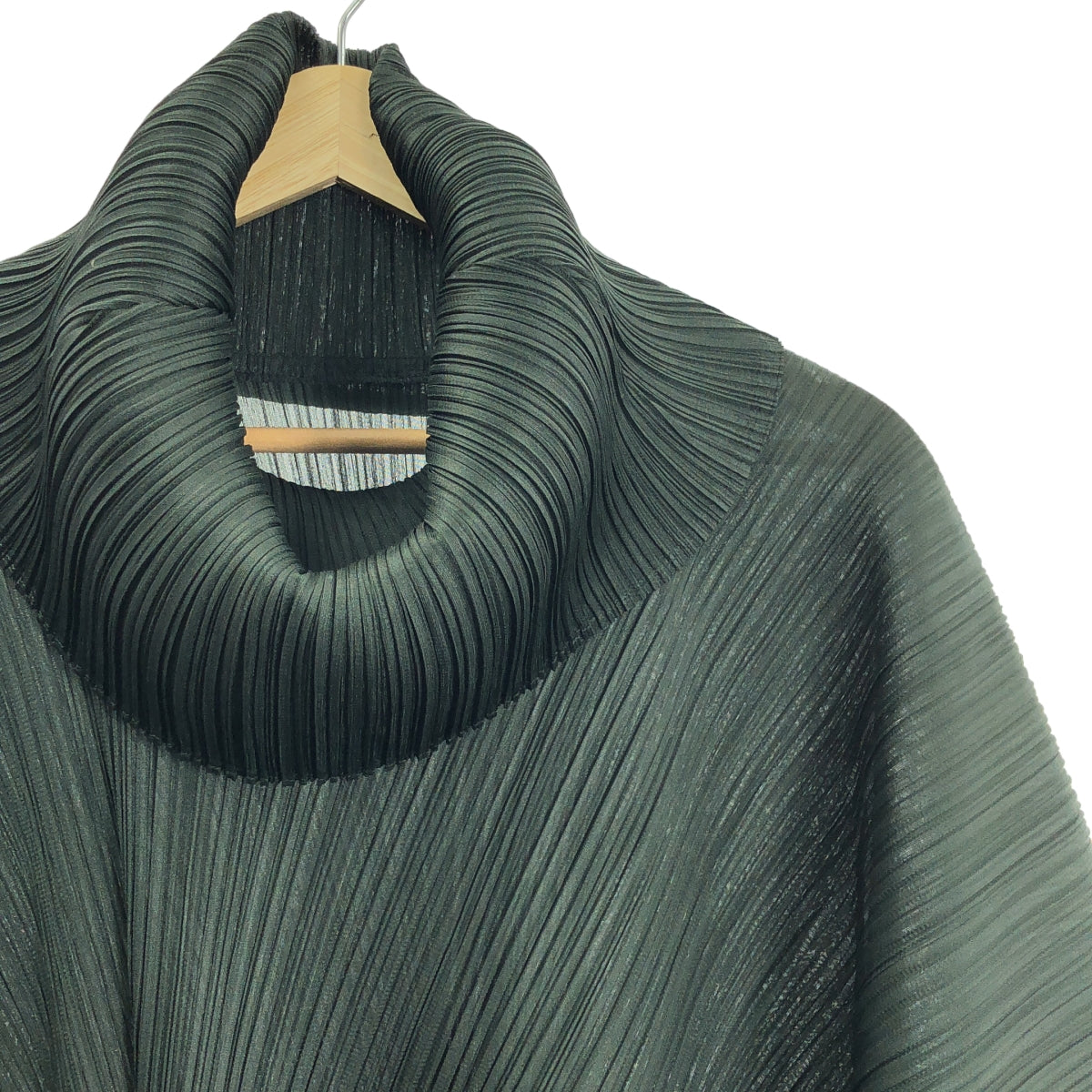 PLEATS PLEASE ISSEY MIYAKE | 不對稱高領開衩蓬鬆套頭斗篷 | 尺寸 3 | 女款