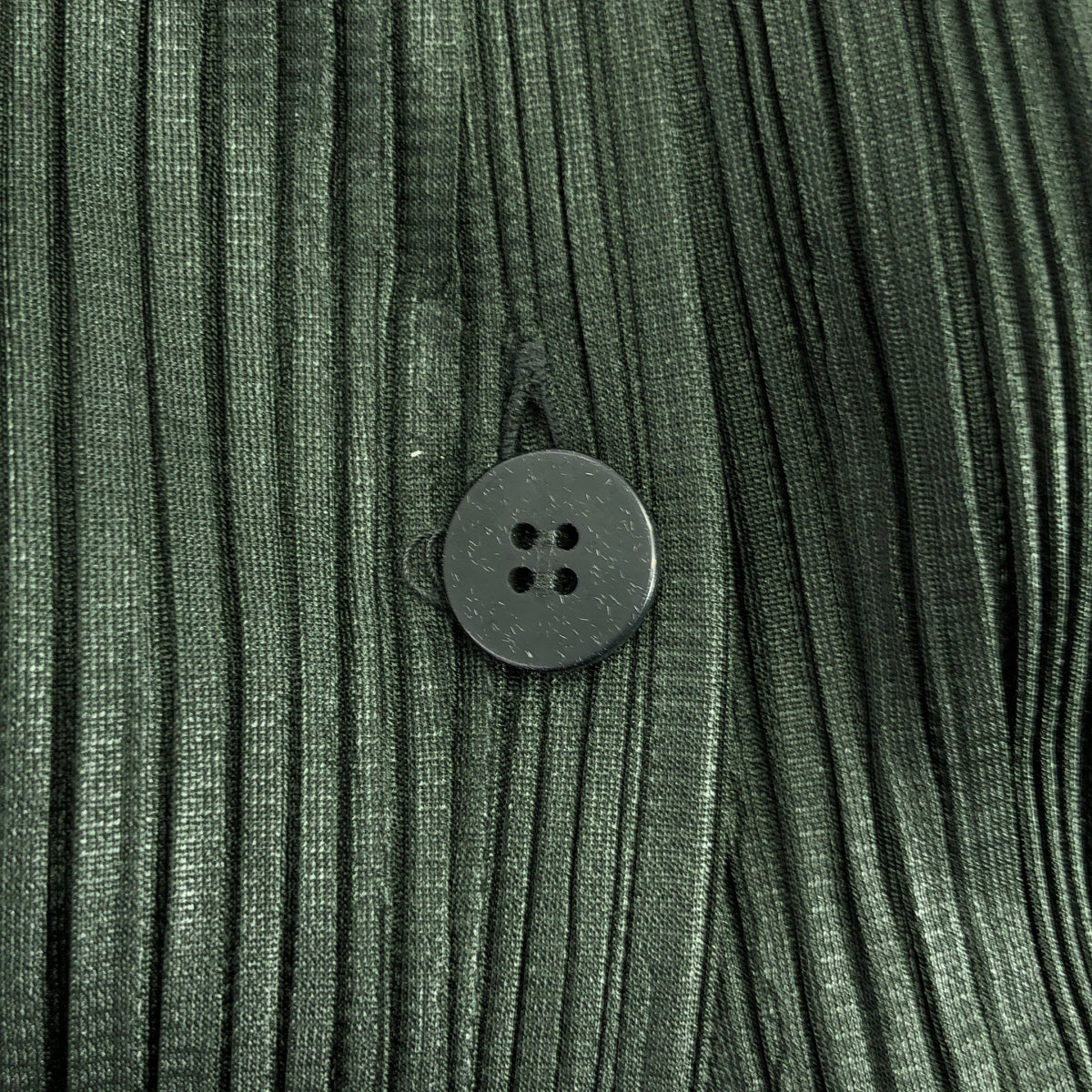 PLEATS PLEASE ISSEY MIYAKE | 不對稱高領開衩蓬鬆套頭斗篷 | 尺寸 3 | 女款