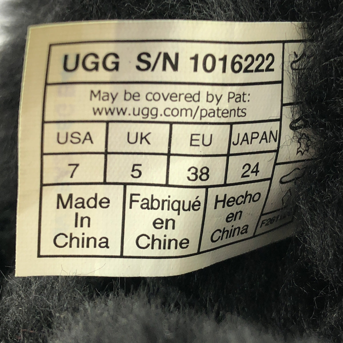 【美品】  tao COMME des GARCONS / タオコムデギャルソン | × UGG / アグ 異素材 切替 レザーパッチ ケーブルニット ムートンブーツ | 24 | ブラック | レディース