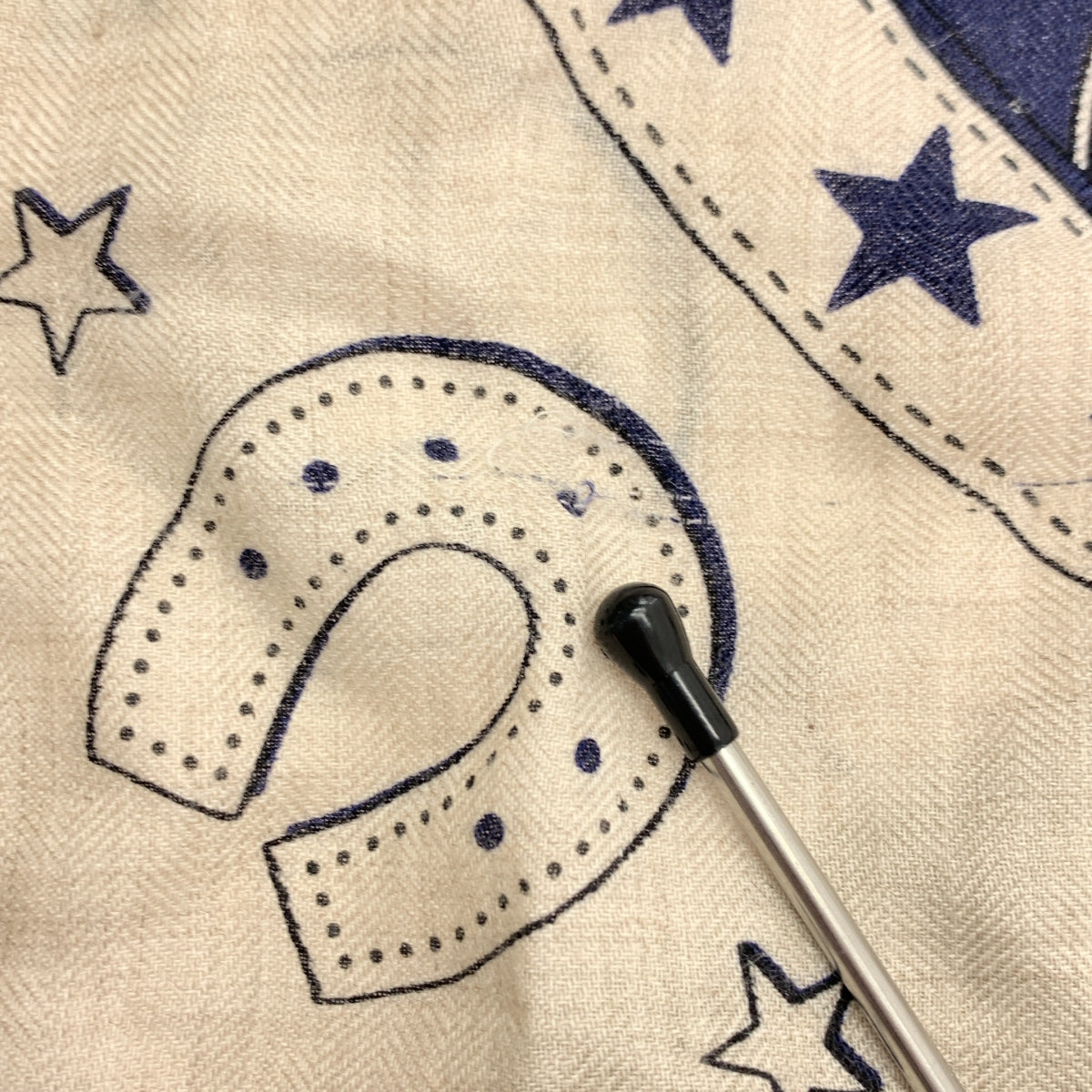 HERMES | La Promenade du Matin Bandana / 羊絨和絲綢 / Carré Jean 140 雙面晨間漫步羊絨和絲綢 Bandana 披肩 |