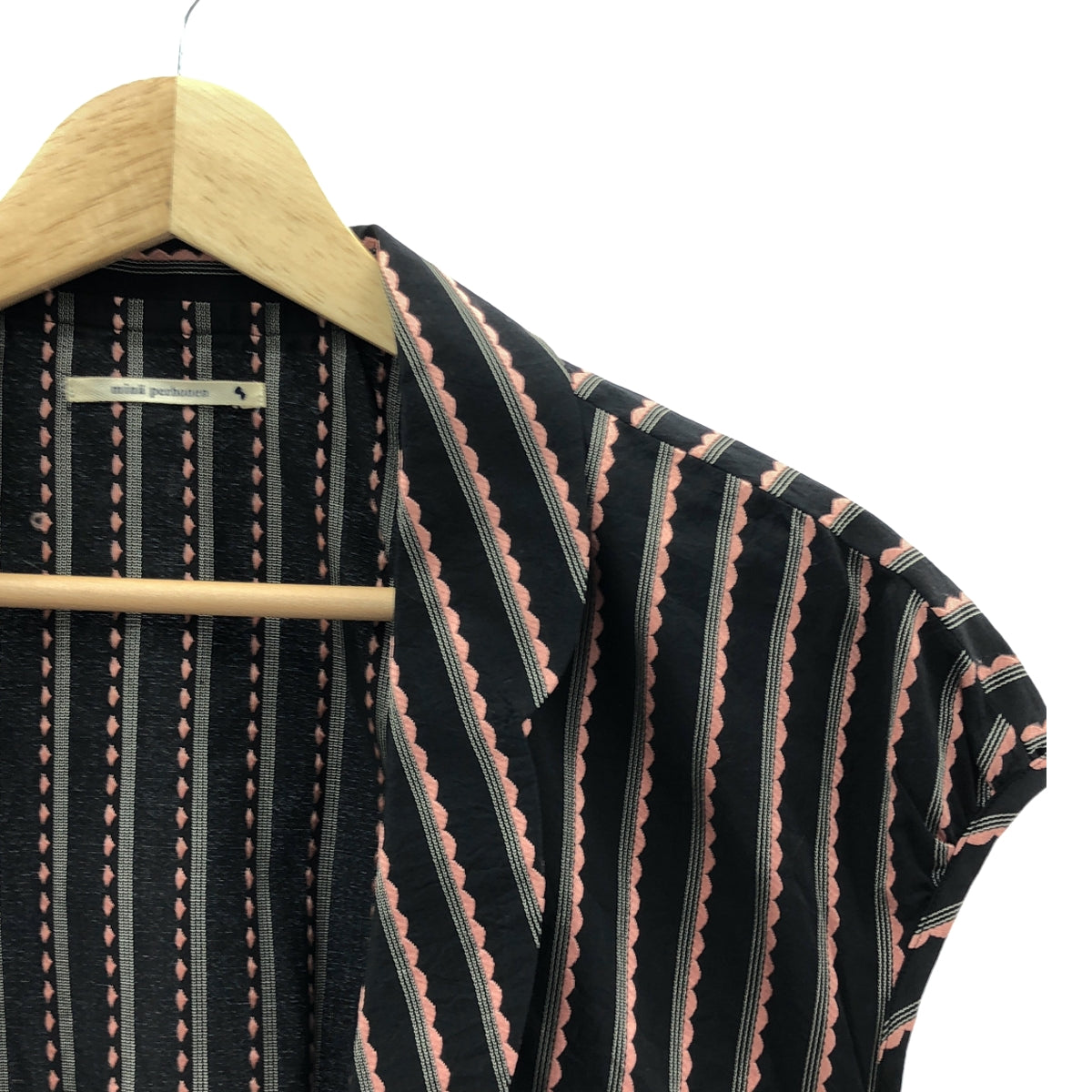 mina perhonen / 미나펠호넨 | frill 자수 민소매 블라우스 | 블랙/핑크 | 여성