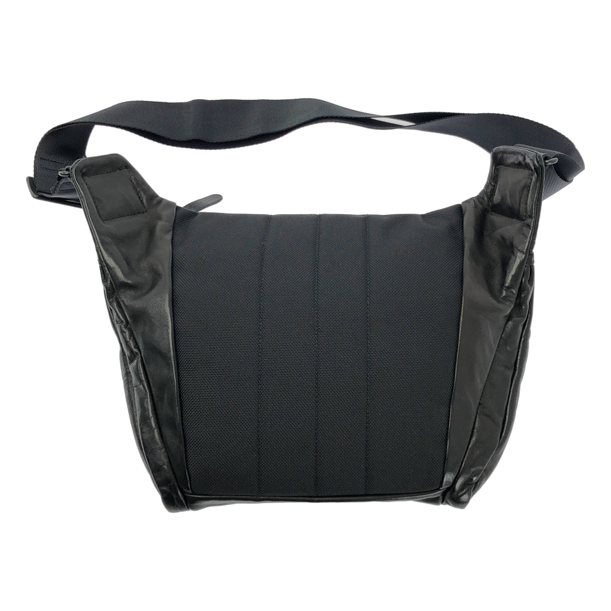 [近新] YOHJI YAMAMOTO POUR HOMME | 2023 秋冬 | 刮花馬皮肩背包 | 黑色 | 男士