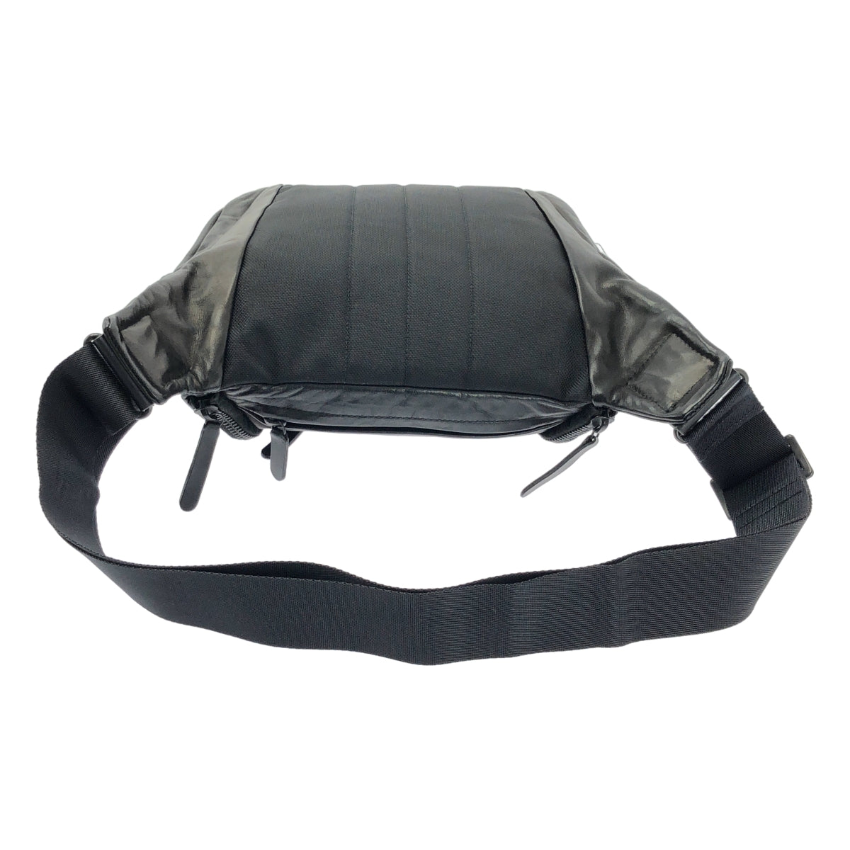 [近新] YOHJI YAMAMOTO POUR HOMME | 2023 秋冬 | 刮花馬皮肩背包 | 黑色 | 男士