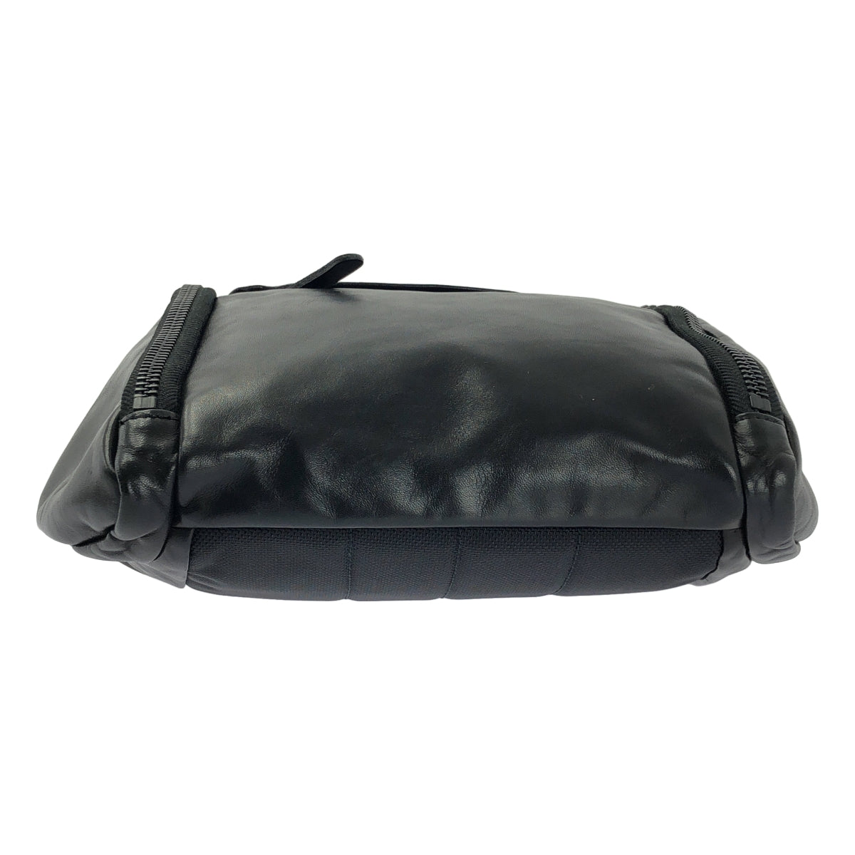 [近新] YOHJI YAMAMOTO POUR HOMME | 2023 秋冬 | 刮花馬皮肩背包 | 黑色 | 男士