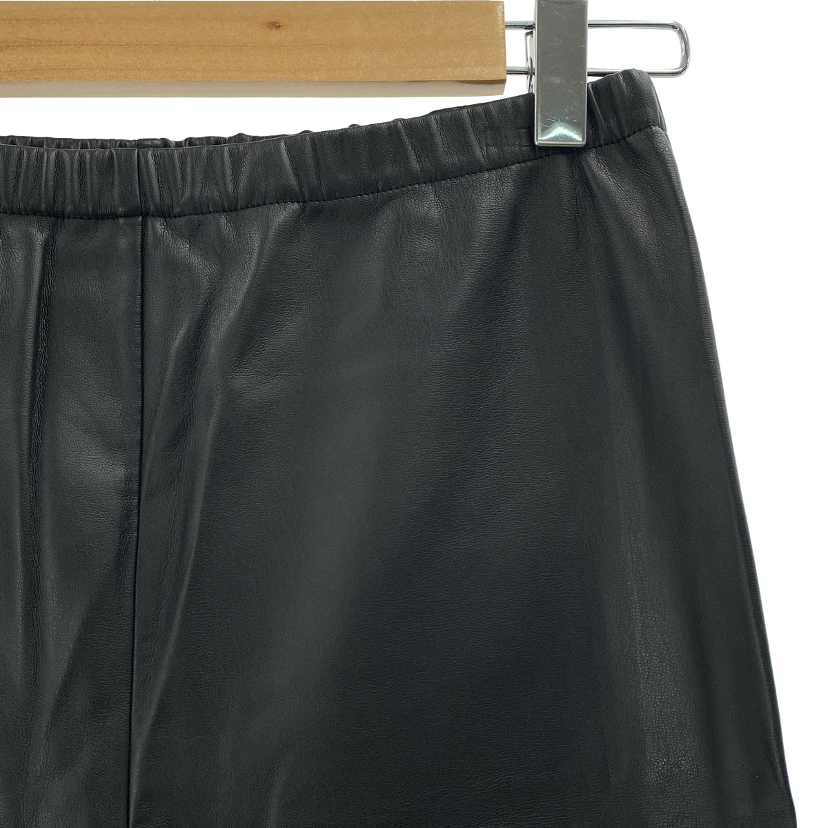 MM6 Maison Margiela / 엠엠 식스 메종 마르젤라 | 2021AW | Fake Leather slim pants 가짜 가죽 바지 | 40 |