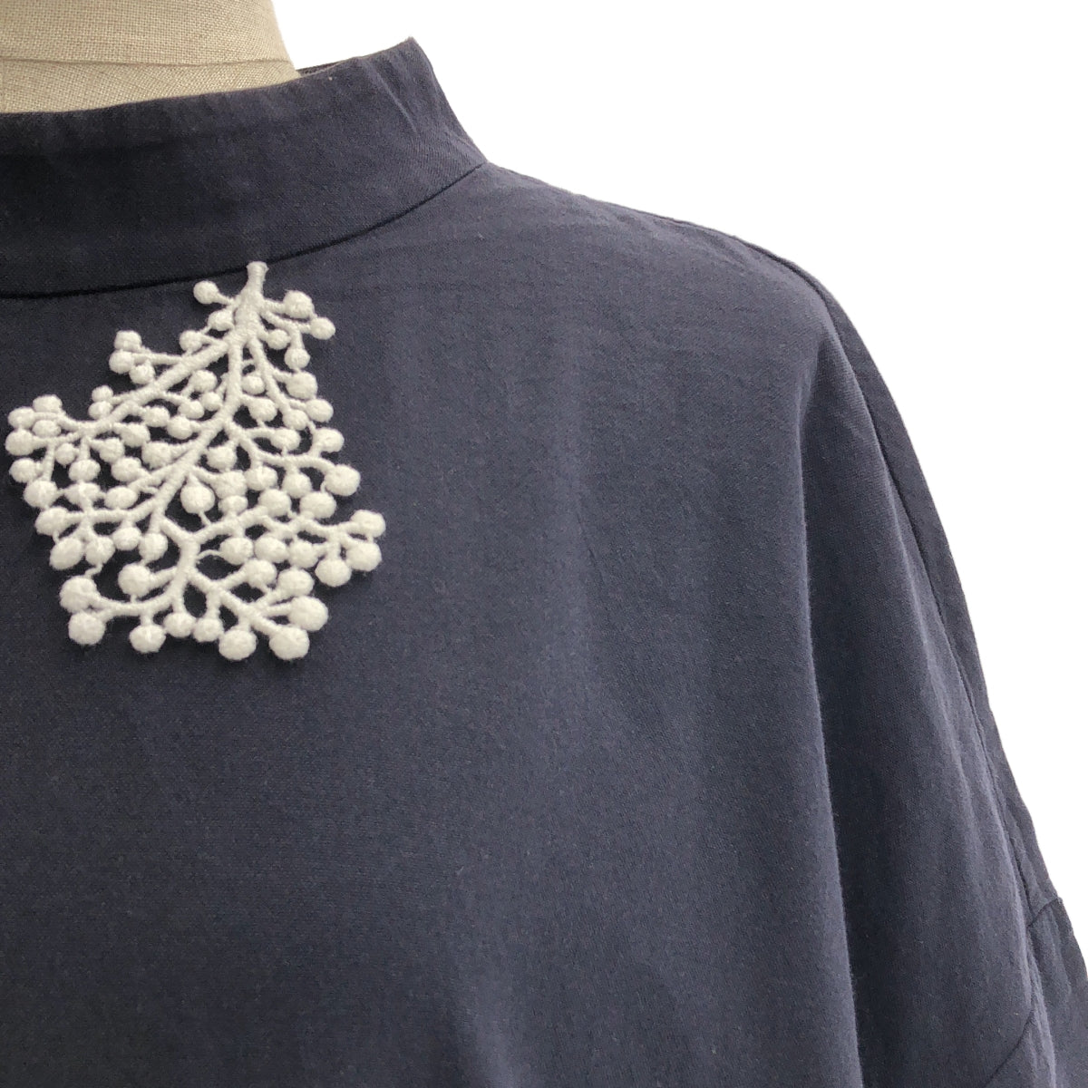 mina perhonen / 미나펠호넨 | kula / forest parade 장식 오버 실루엣 포켓 원피스 | 38 |