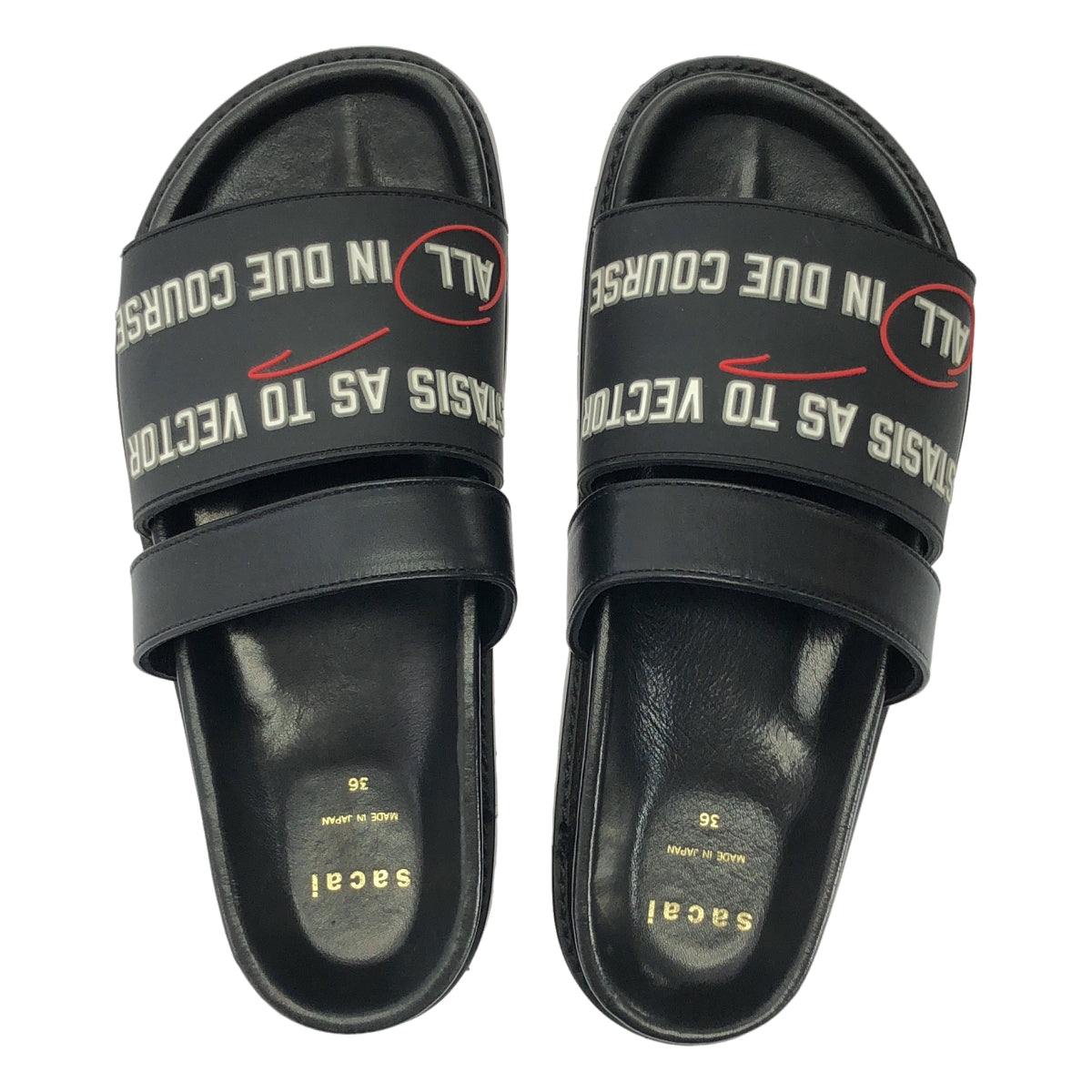 [狀況極佳] sacai Lawrence Weiner Logo 平底涼鞋，配皮革標誌和 Vibram 鞋底 | 尺寸 36 | 黑色 | 女款