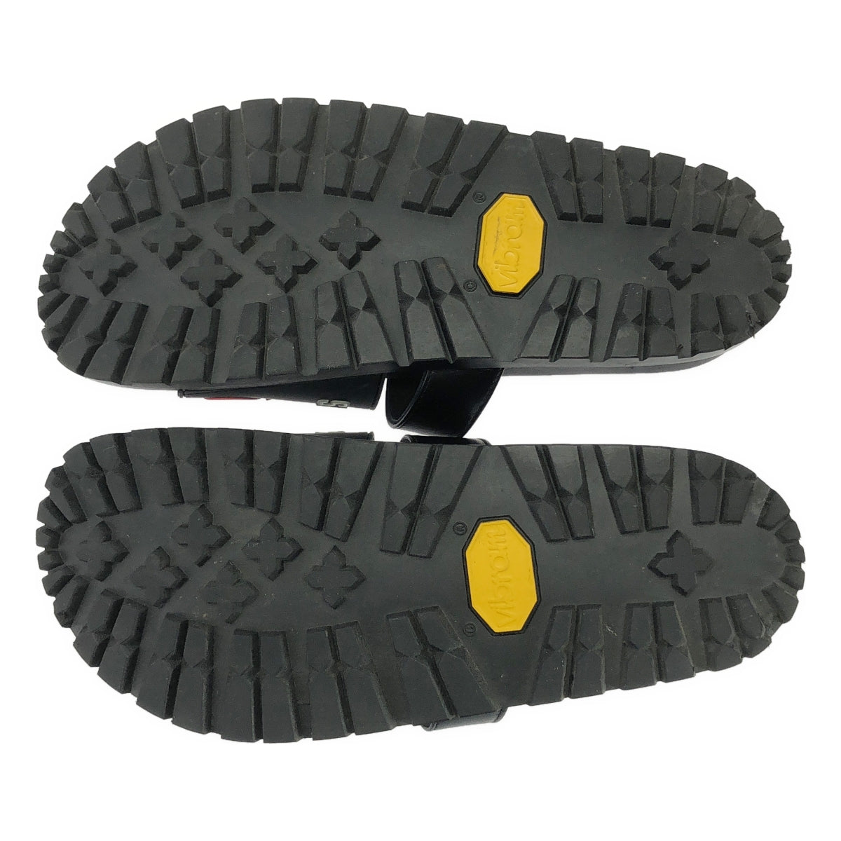 [狀況極佳] sacai Lawrence Weiner Logo 平底涼鞋，配皮革標誌和 Vibram 鞋底 | 尺寸 36 | 黑色 | 女款