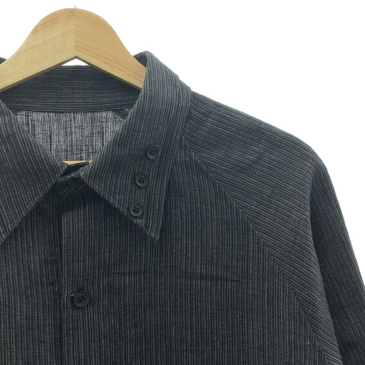 YOHJI YAMAMOTO POUR HOMME / 요우지야마모토풀 옴므 | 2024SS | Double Collar Decorative Button Blouse / 헴프 선염 스트라이프 셔츠 | 2 | 남성