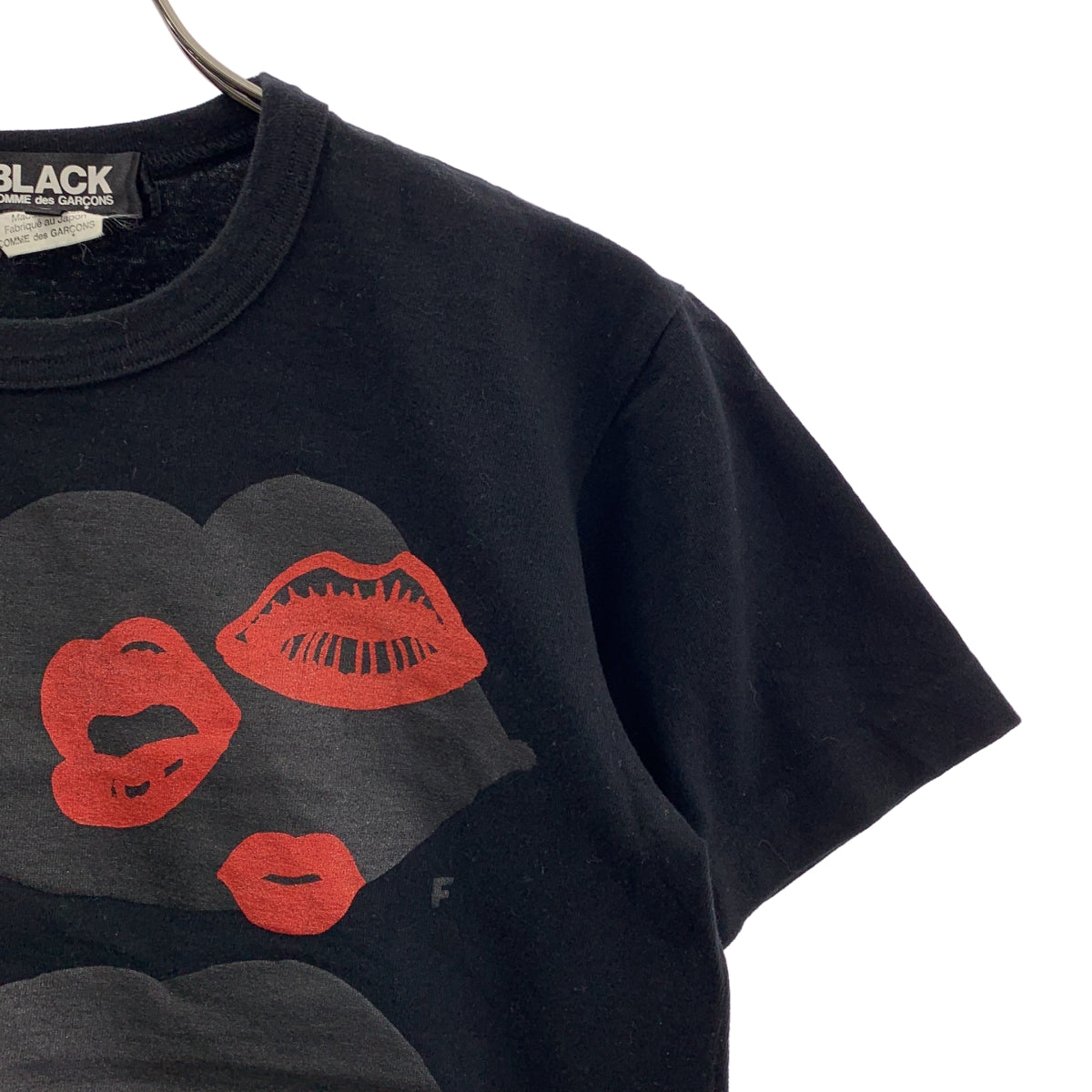 BLACK COMME des GARCONS / ブラックコムデギャルソン | 2015SS | リッププリント クルーネックカットソー | S | ブラック/レッド | レディース