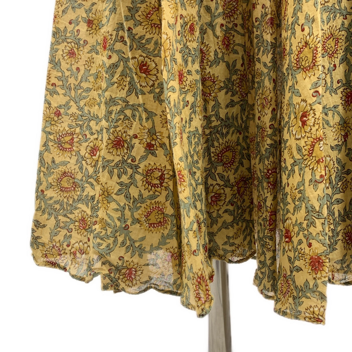 [狀況極佳] NOWOS | 印花長裙 | 全身印花絎縫蓬鬆裙 | 包含吊飾和襯裙 | M 碼 | 米色 | 女款