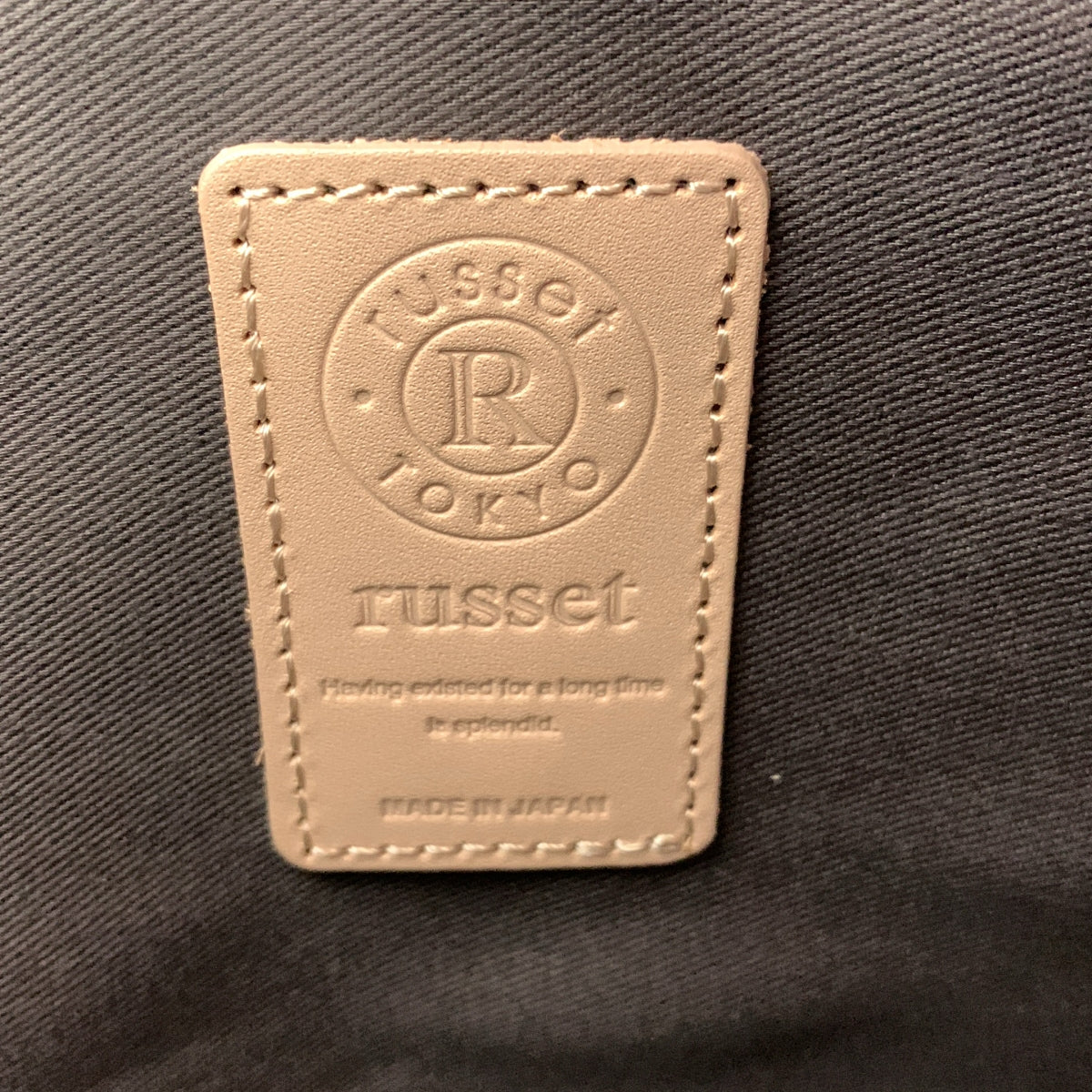 赤褐色 | 雙向牛皮手提包，附肩帶 |