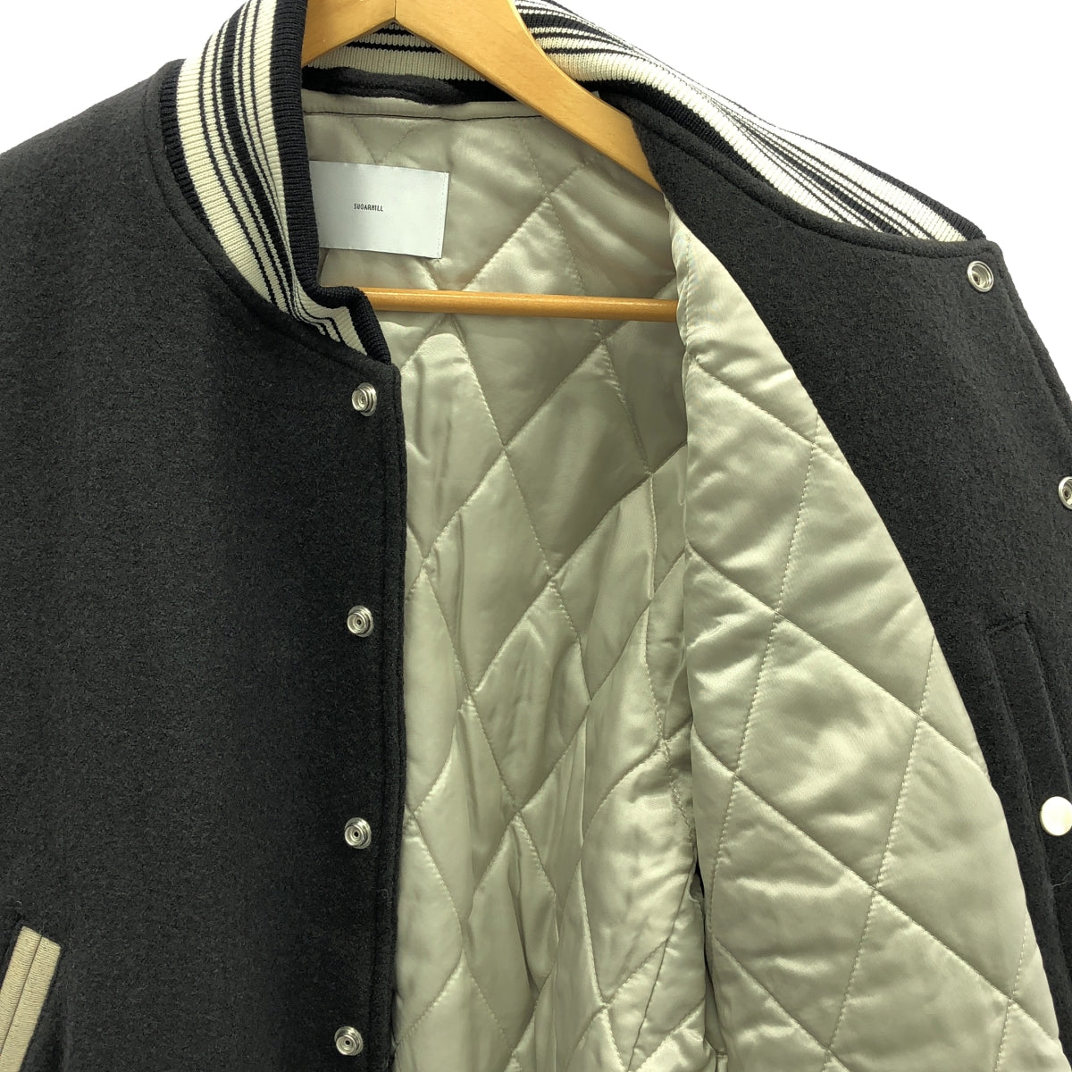 [新品] SUGARHILL / 糖山 | 2022 秋冬 | GILL 皮革體育場夾克 | 2 |淡黑 × 白鰓 |男士