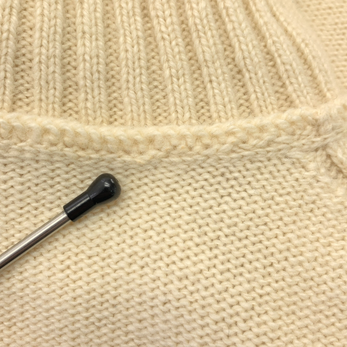 HERMES / 헤르메스 | 캐시미어 리브 실크 전환 터틀넥 니트 |