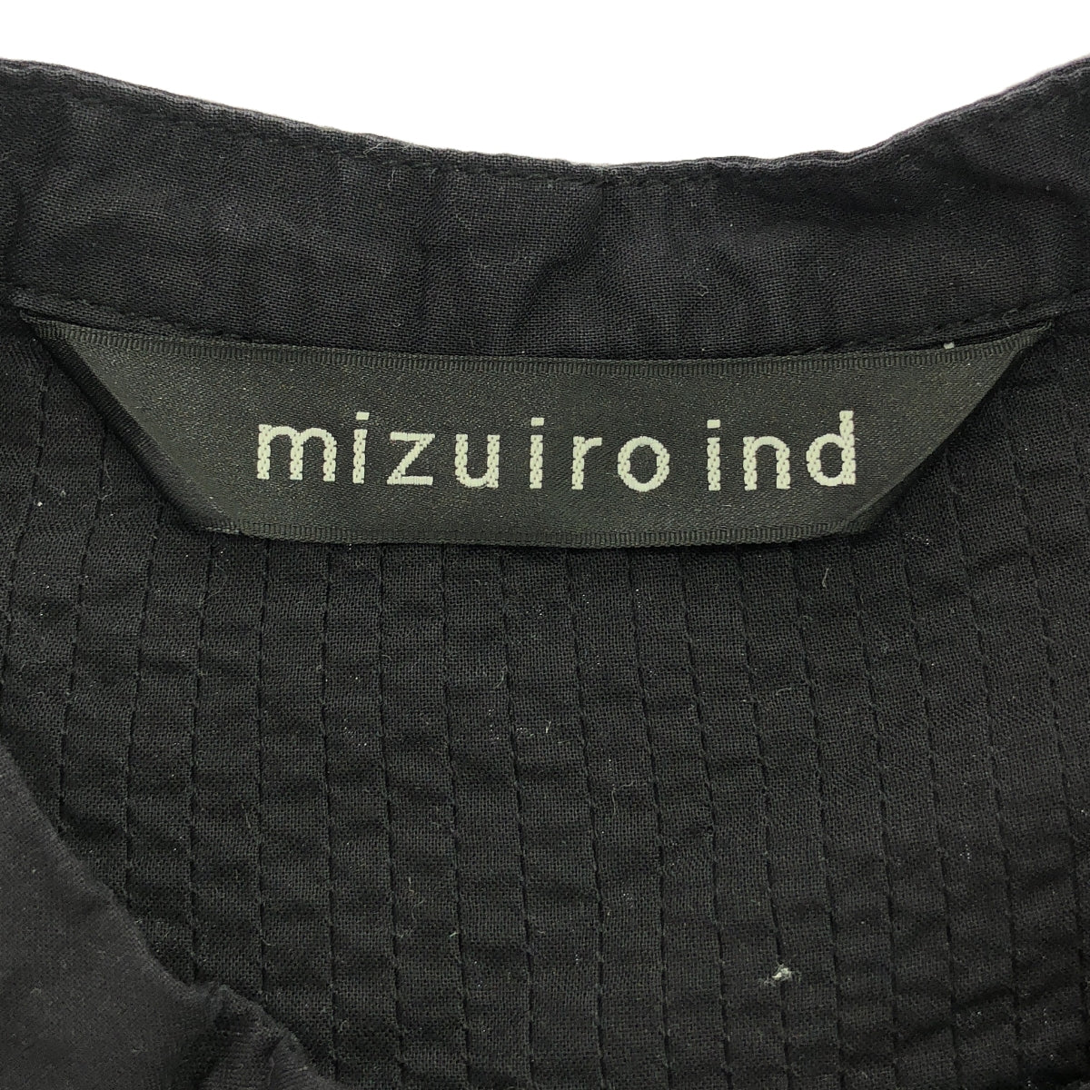 mizuiroind / Mizuiroind | Cotton stand-up collar pin-tuck shirt | F | Black | Women's