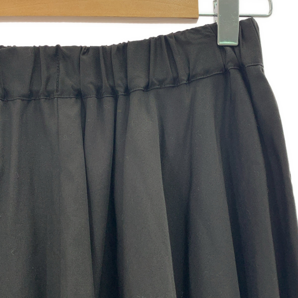 gomme / 고무 | 다른 소재 전환 비대칭 이지 스커트 | M |