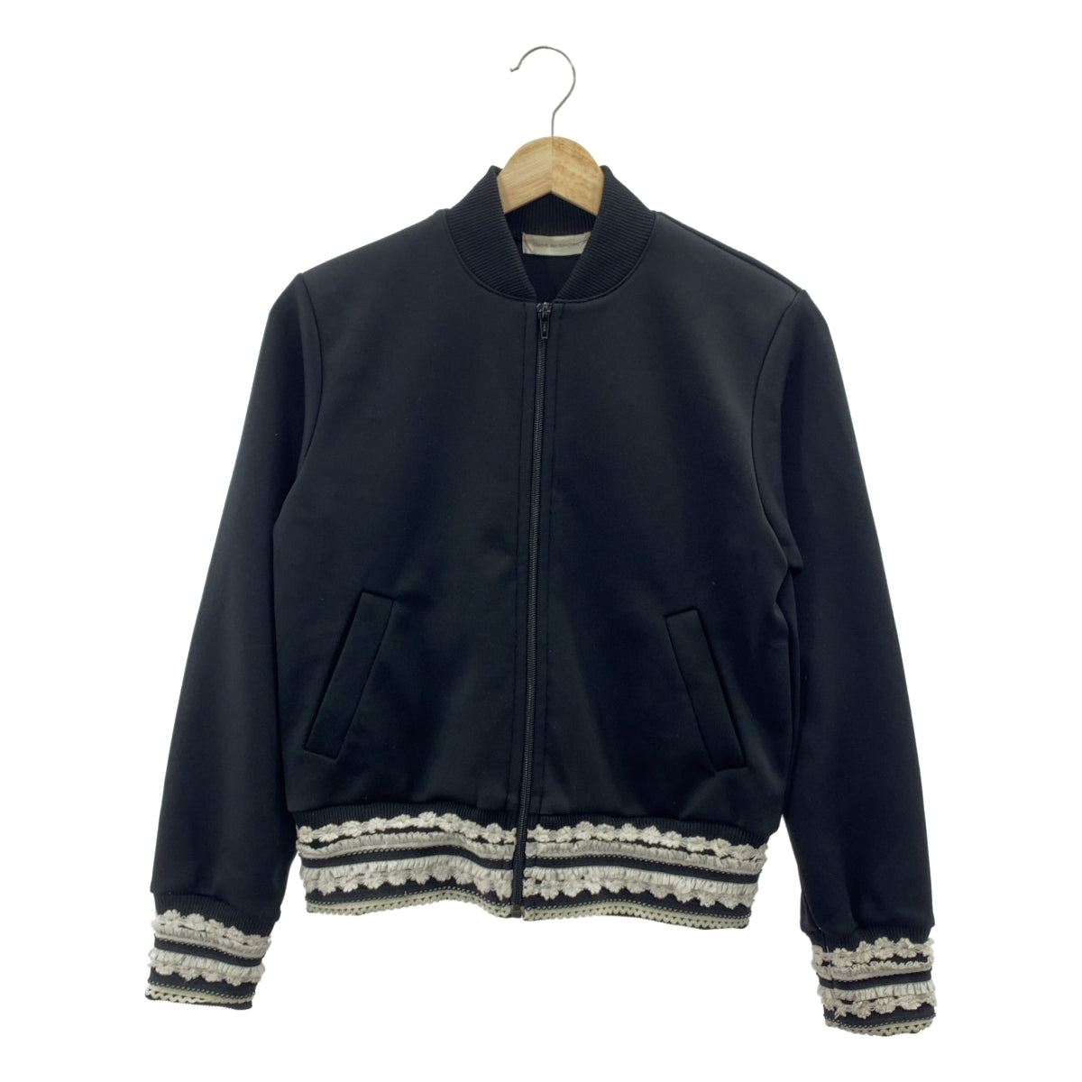 COMME des GARÇONS | 2001秋冬 |聚酯荷葉邊蕾絲裝飾拉鍊平紋針織運動外套 |