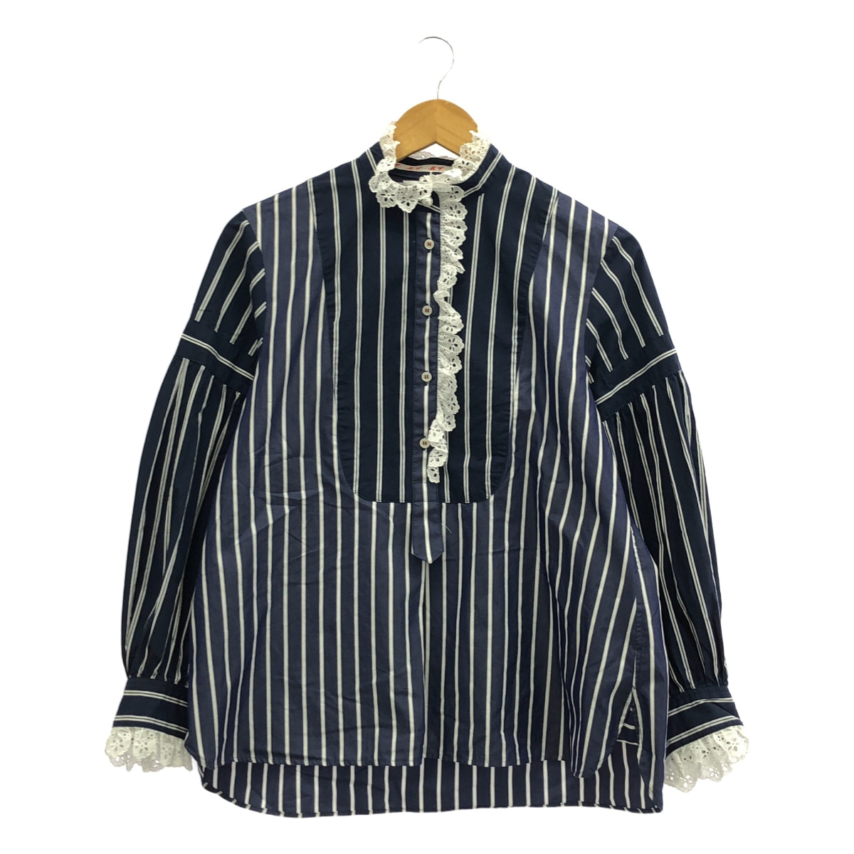 MUVEIL / 뮤베일 | 2022AW | 진주 버튼 스트라이프 프릴 풀오버 블라우스 | 36 | 네이비 / 화이트 | 여성