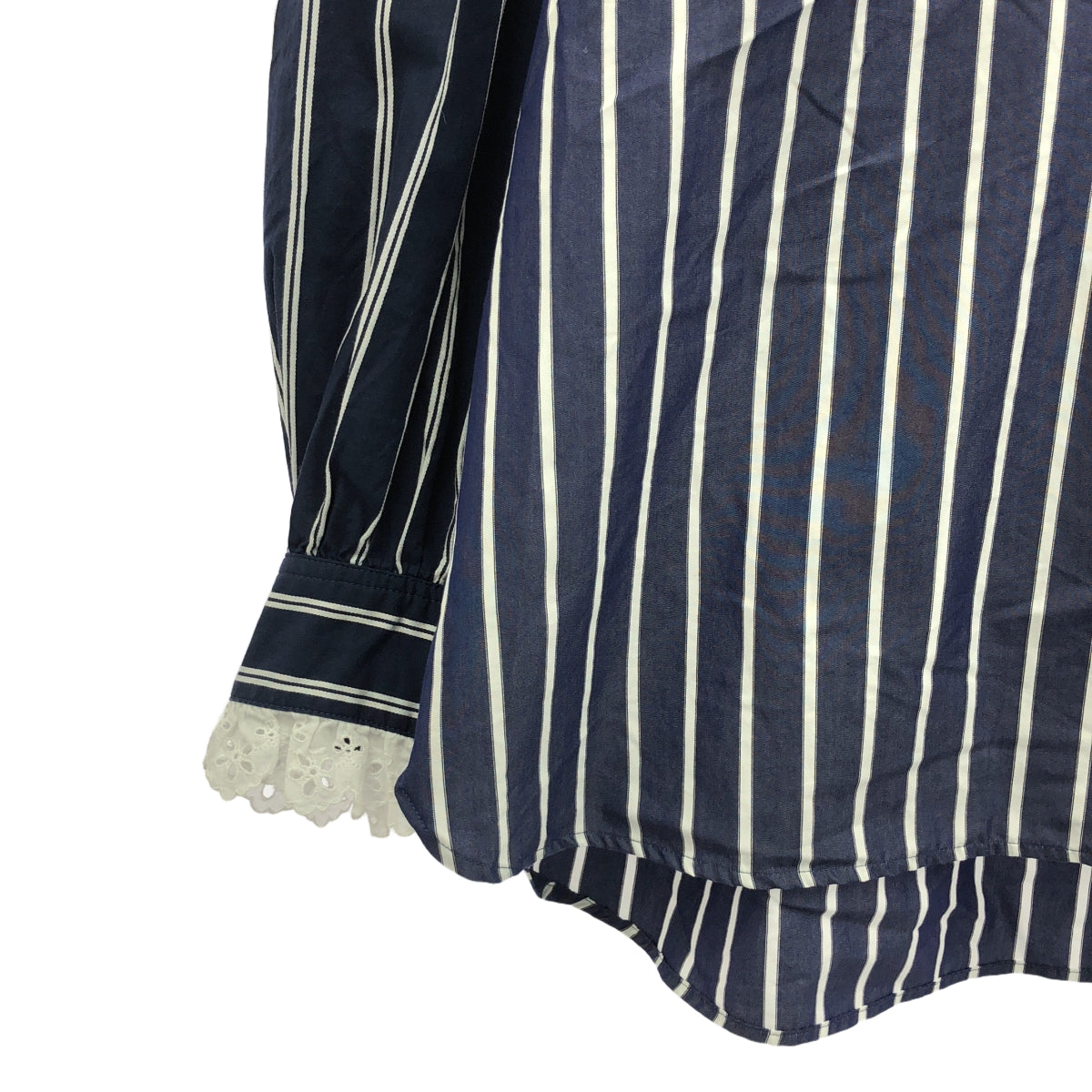 MUVEIL / 뮤베일 | 2022AW | 진주 버튼 스트라이프 프릴 풀오버 블라우스 | 36 | 네이비 / 화이트 | 여성