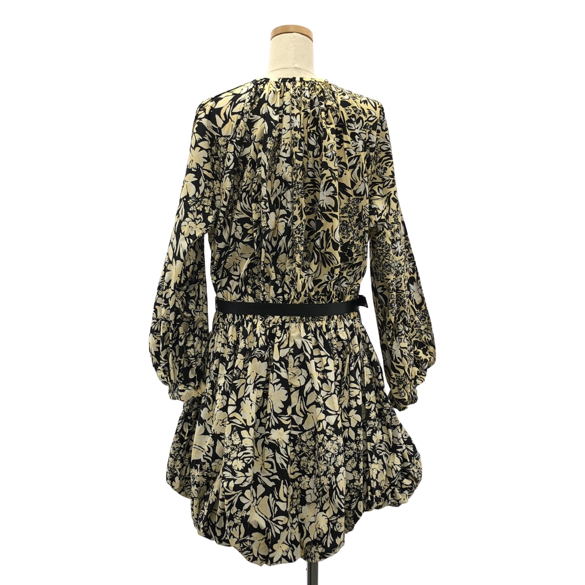 【美品】  JIL SANDER / ジルサンダー | 2023AW | 総柄 フラワー レザーベルテッド ギャザー ボリューム ドレス ワンピース | 34 | ブラック/ベージュ/ホワイト | レディース