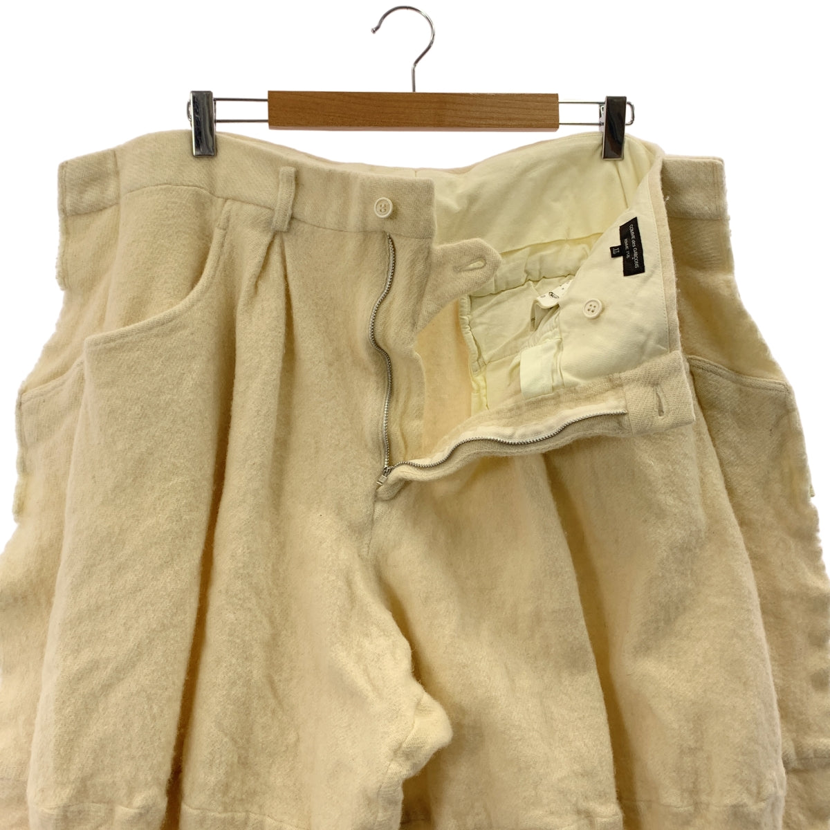 【成色極佳】COMME des GARÇONS HOMME PLUS | 2024 秋冬 | 羊毛縮水內外褶燈籠褲闊腿短褲 | XL碼 | 灰白色 | 男款