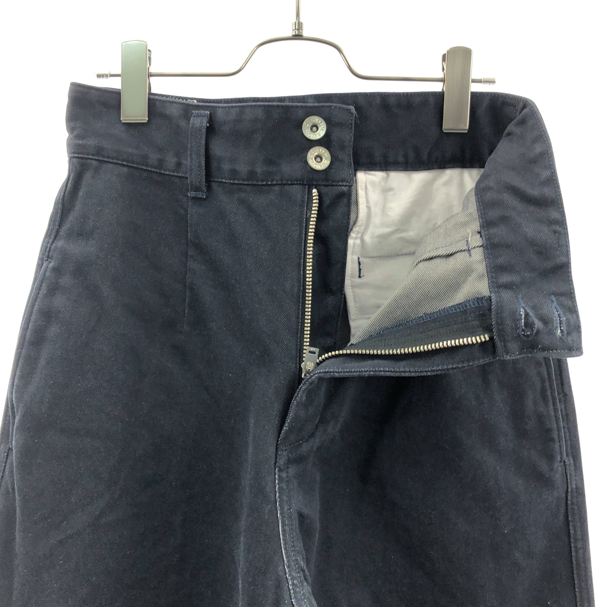 CINOH / チノ | Hi-Waist Pin Tuck Denim / インディゴ染め加工 ロゴレザーパッチ カットオフ ワイド デニムパンツ | 28 | レディース