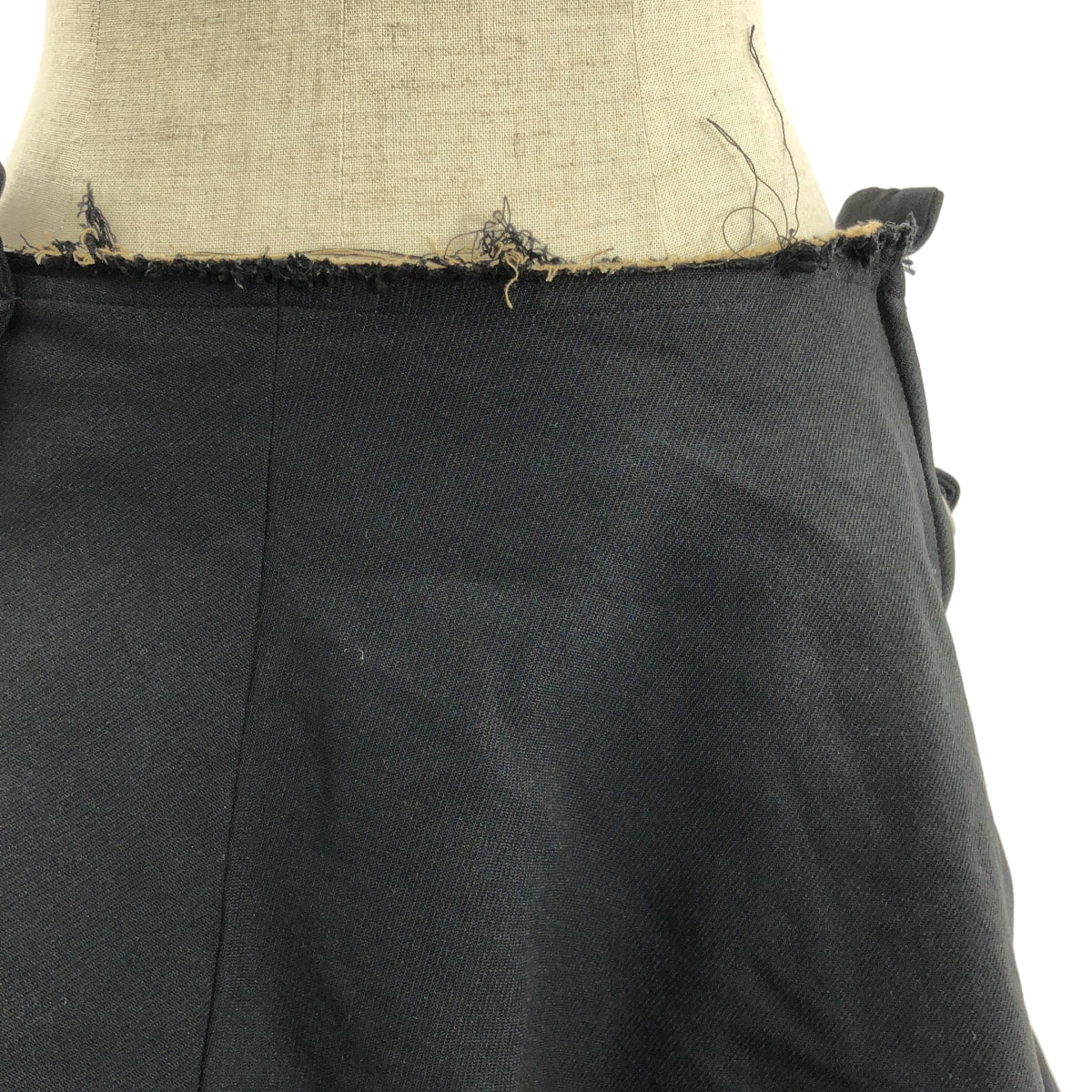 [狀況極佳] COMME des GARÇONS | 2016 秋冬 | 聚酯飾面，鏤空，可調式半身裙 | S碼 | 黑色 | 女款