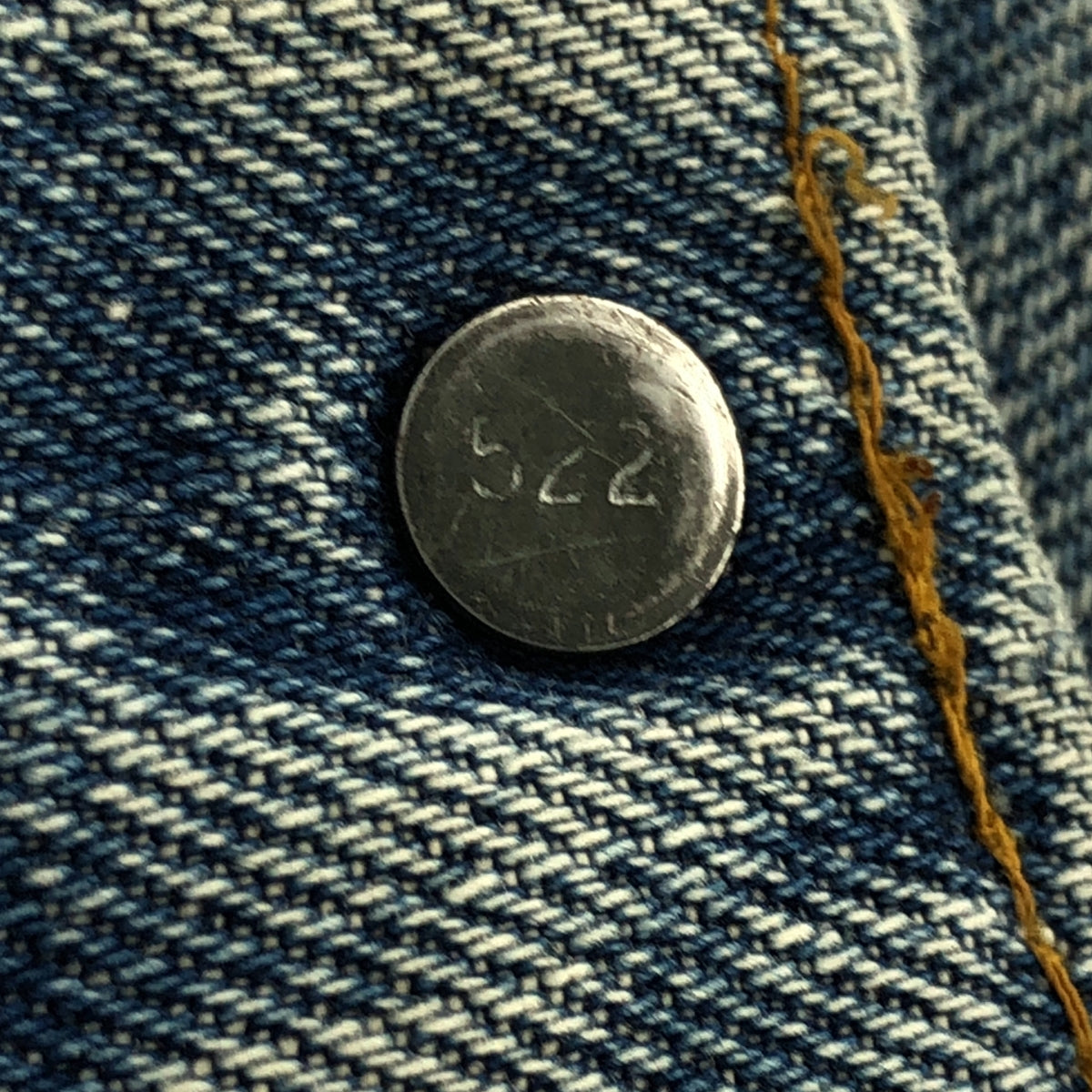 Levi's | 重製彩繪牛仔短版外套 / 印有 522 字樣 |